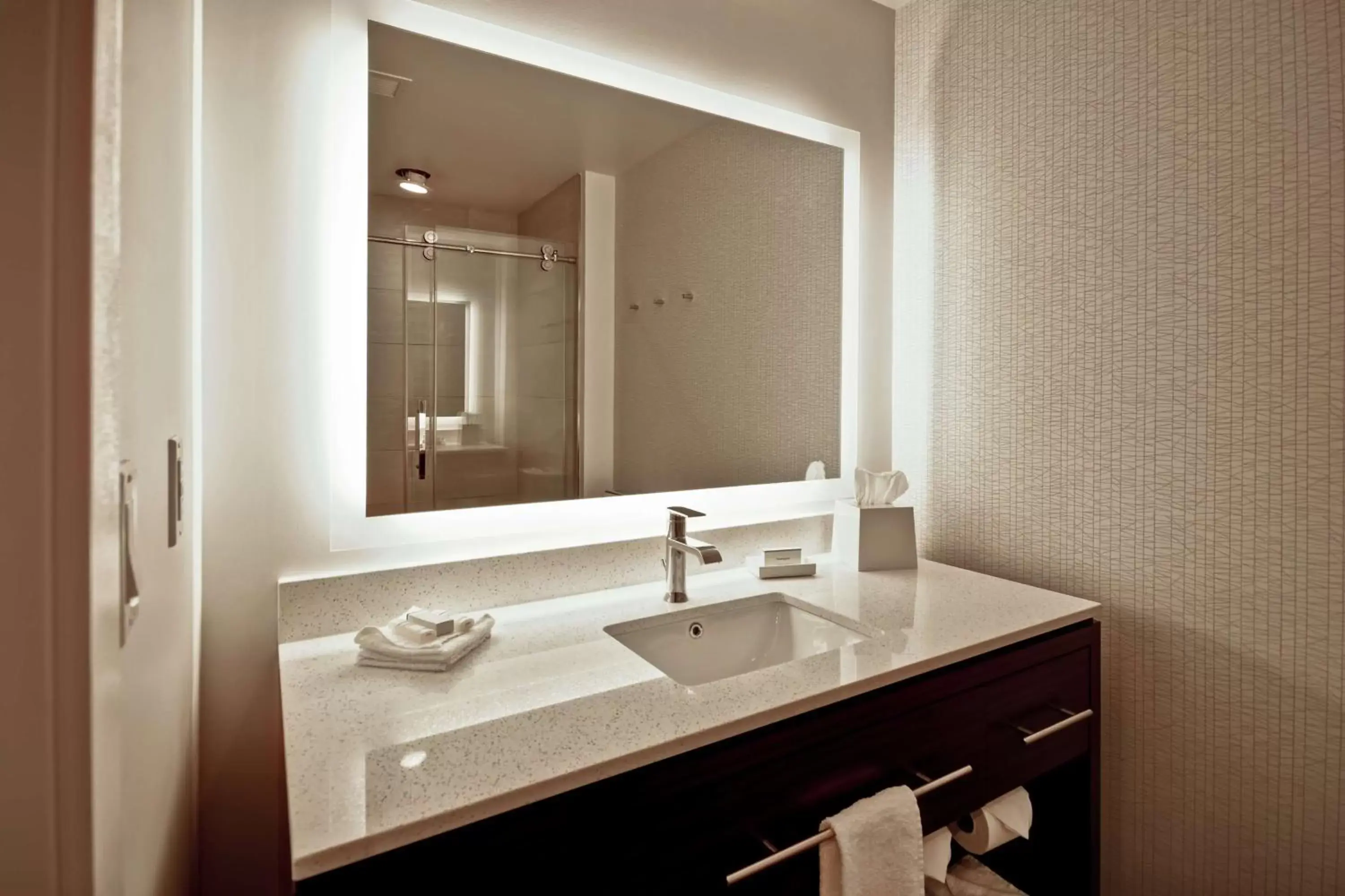 Bathroom in Home2 Suites by Hilton Los Angeles Montebello