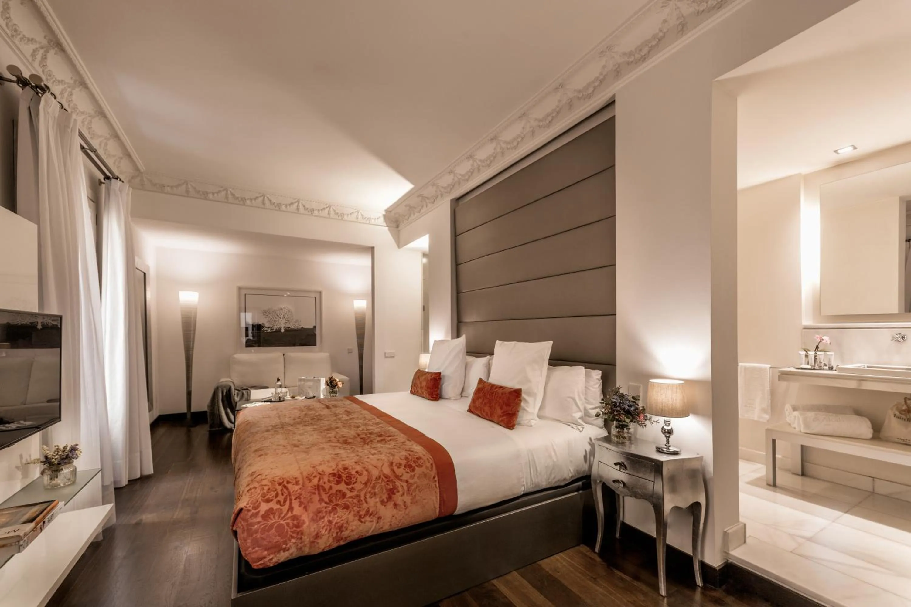Bed in Hospes Puerta de Alcalá, a Member of Design Hotels