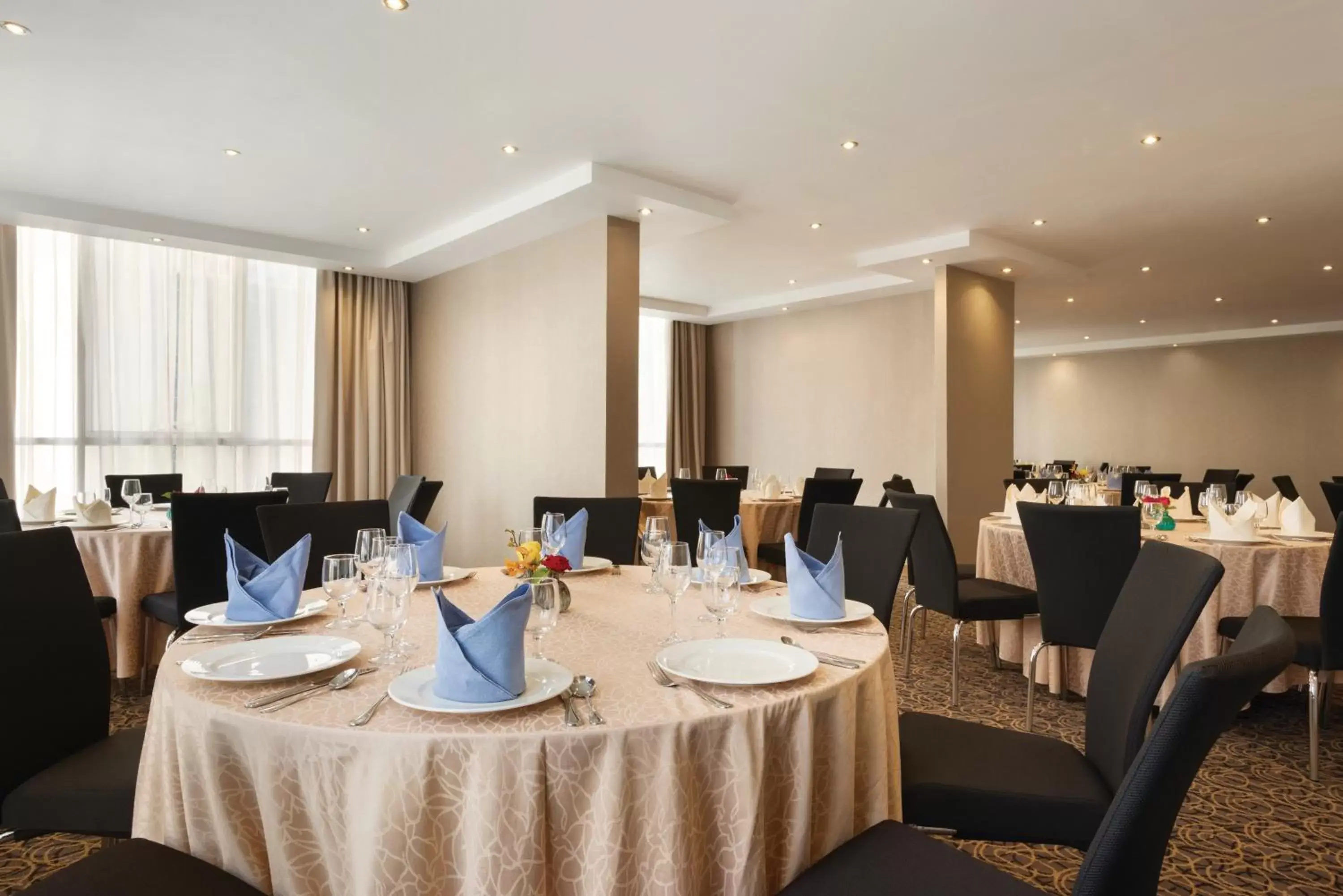 Banquet/Function facilities, Restaurant/Places to Eat in TRYP by Wyndham Abu Dhabi City Center