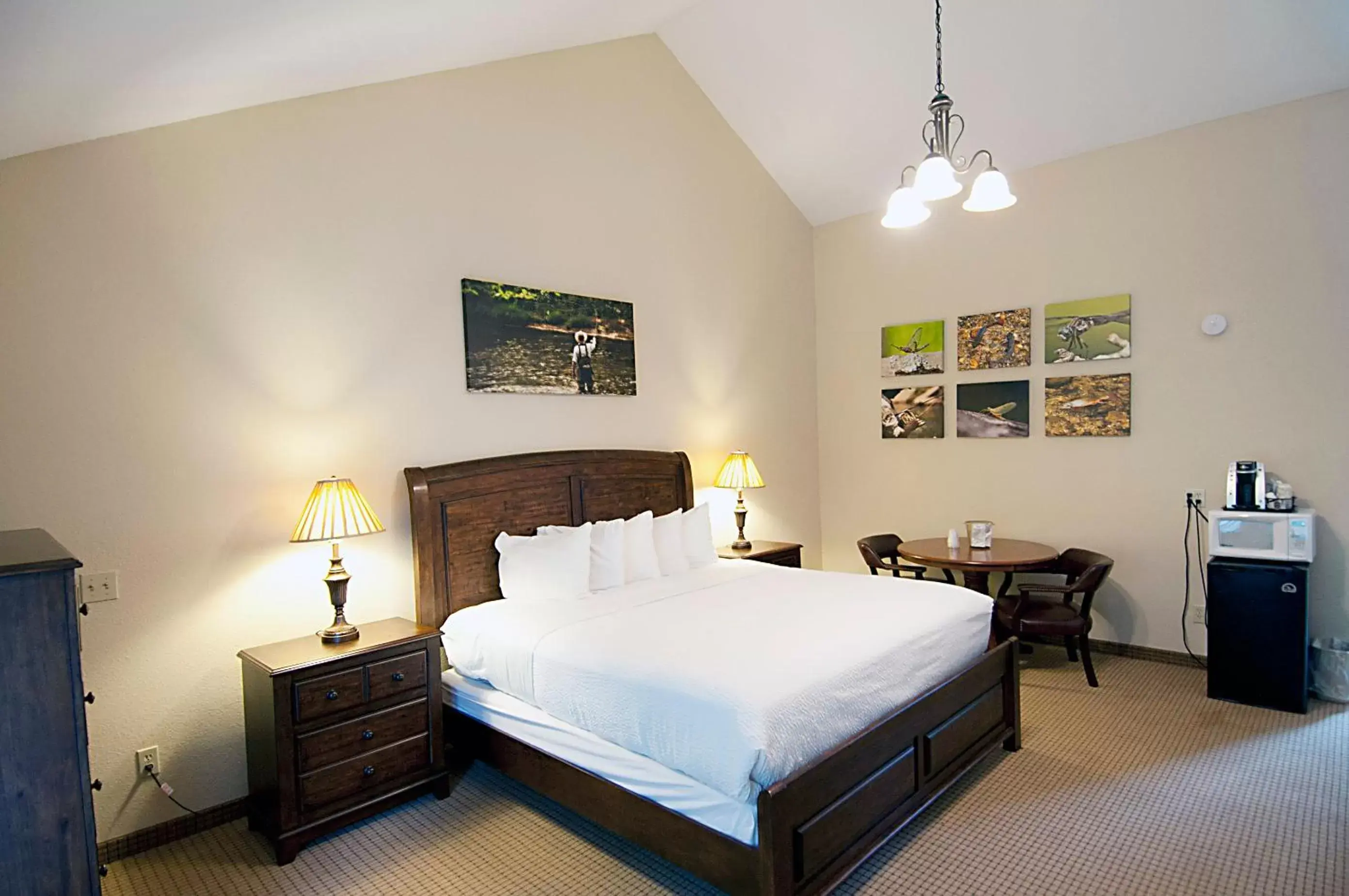Bed in Tremont Lodge & Resort
