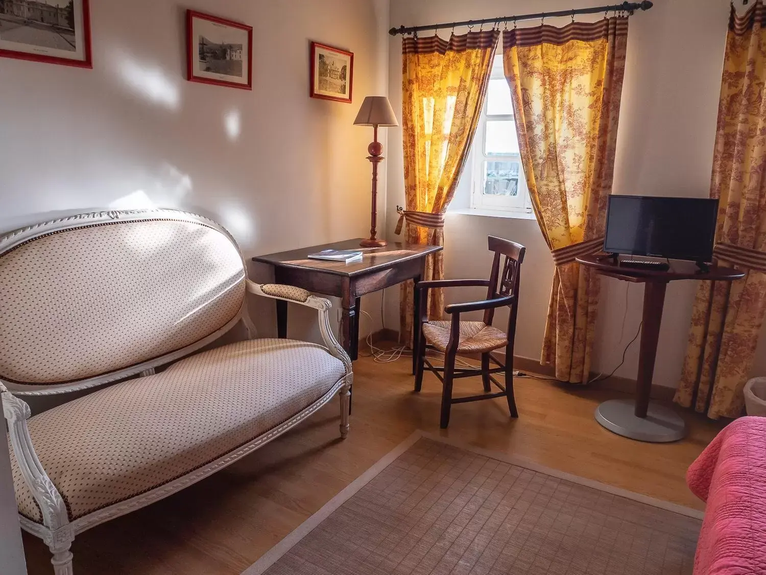 Bedroom, Seating Area in Le Peyret