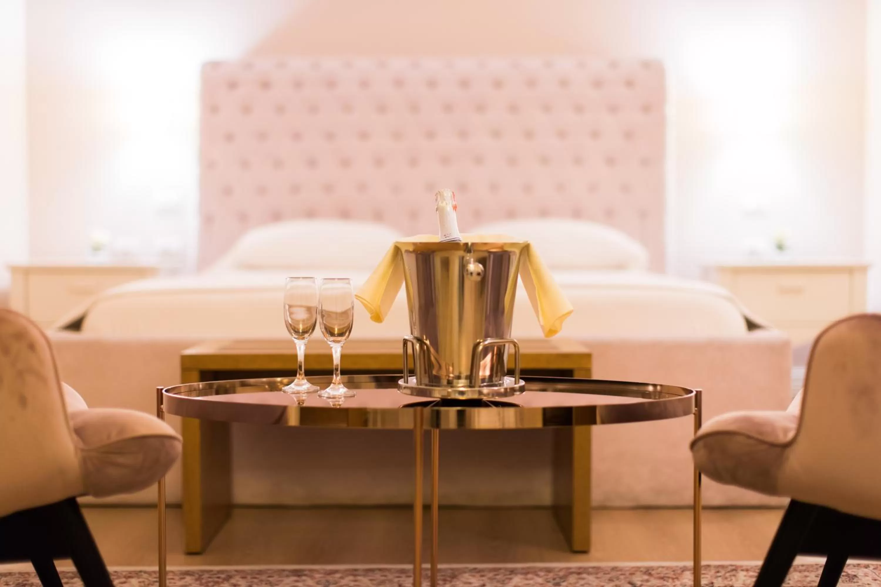 Drinks, Bed in Royal Hill Hotel