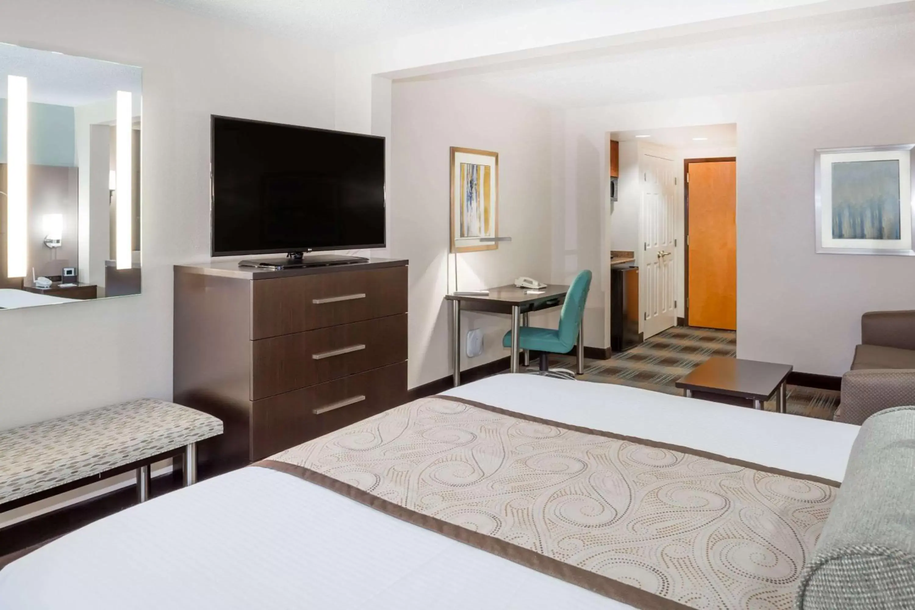 Photo of the whole room, Bed in Wingate By Wyndham - Orlando International Airport