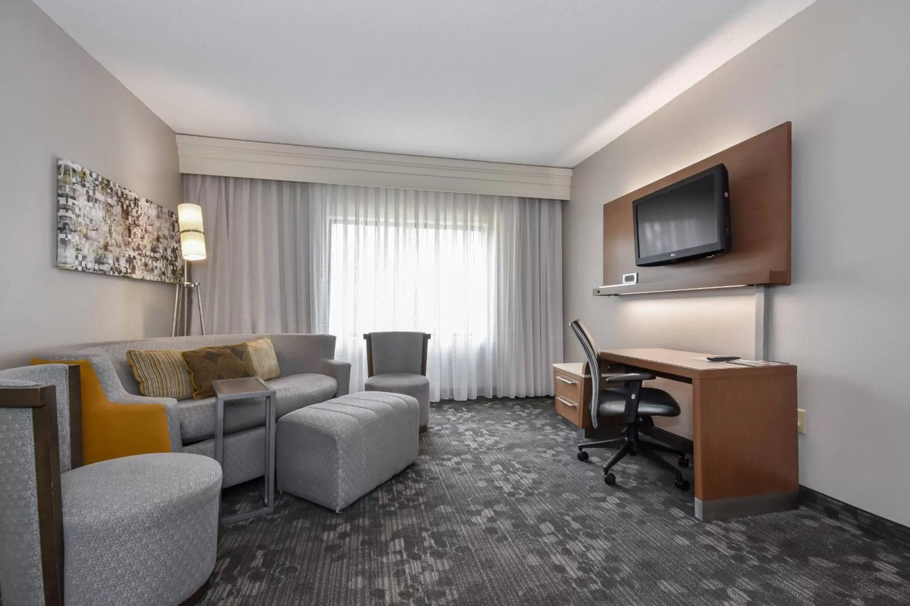 Living room, Seating Area in Courtyard by Marriott Charlotte Matthews