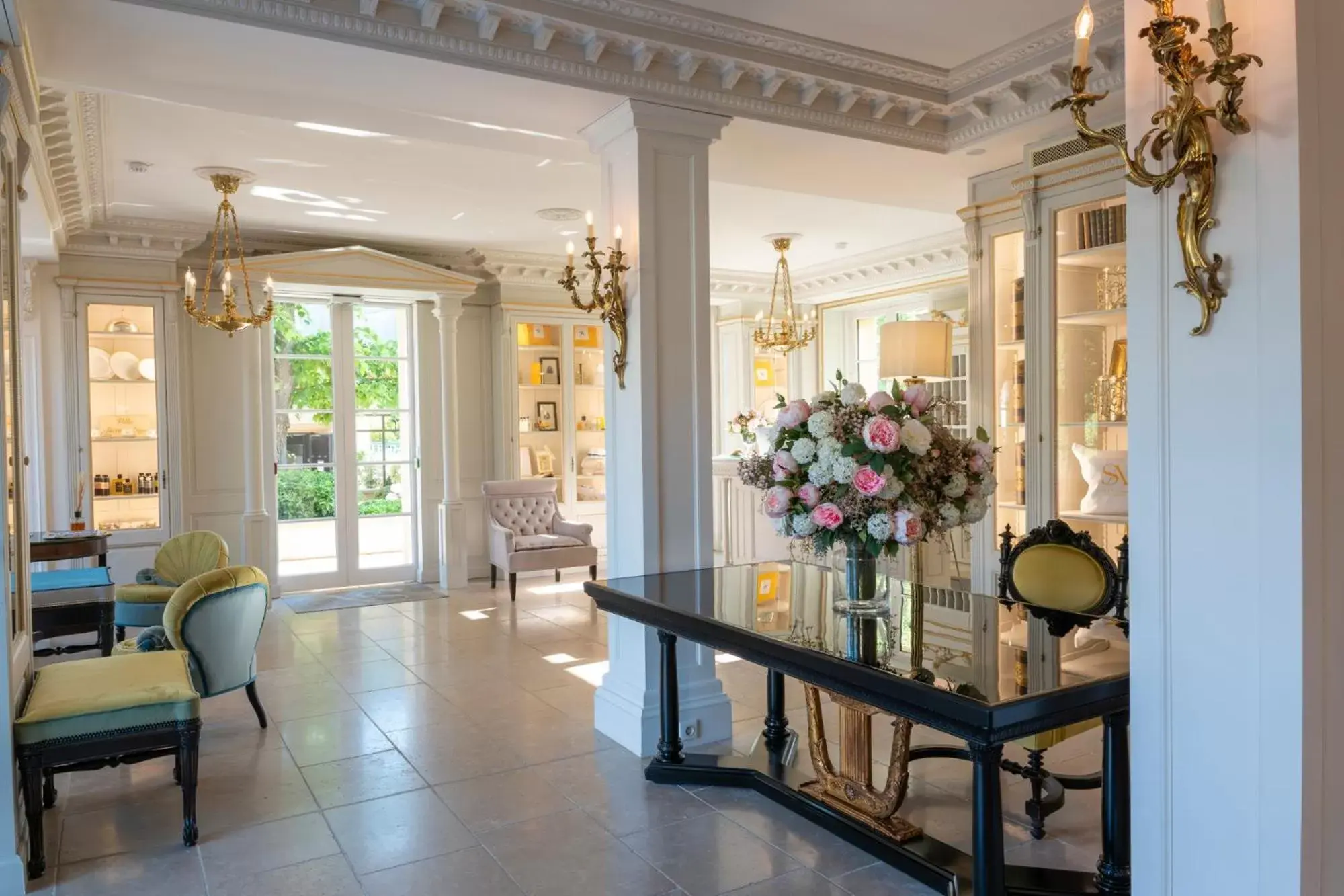 Lobby or reception in Villa Saint-Ange Lobby or reception in Villa Saint-Ange