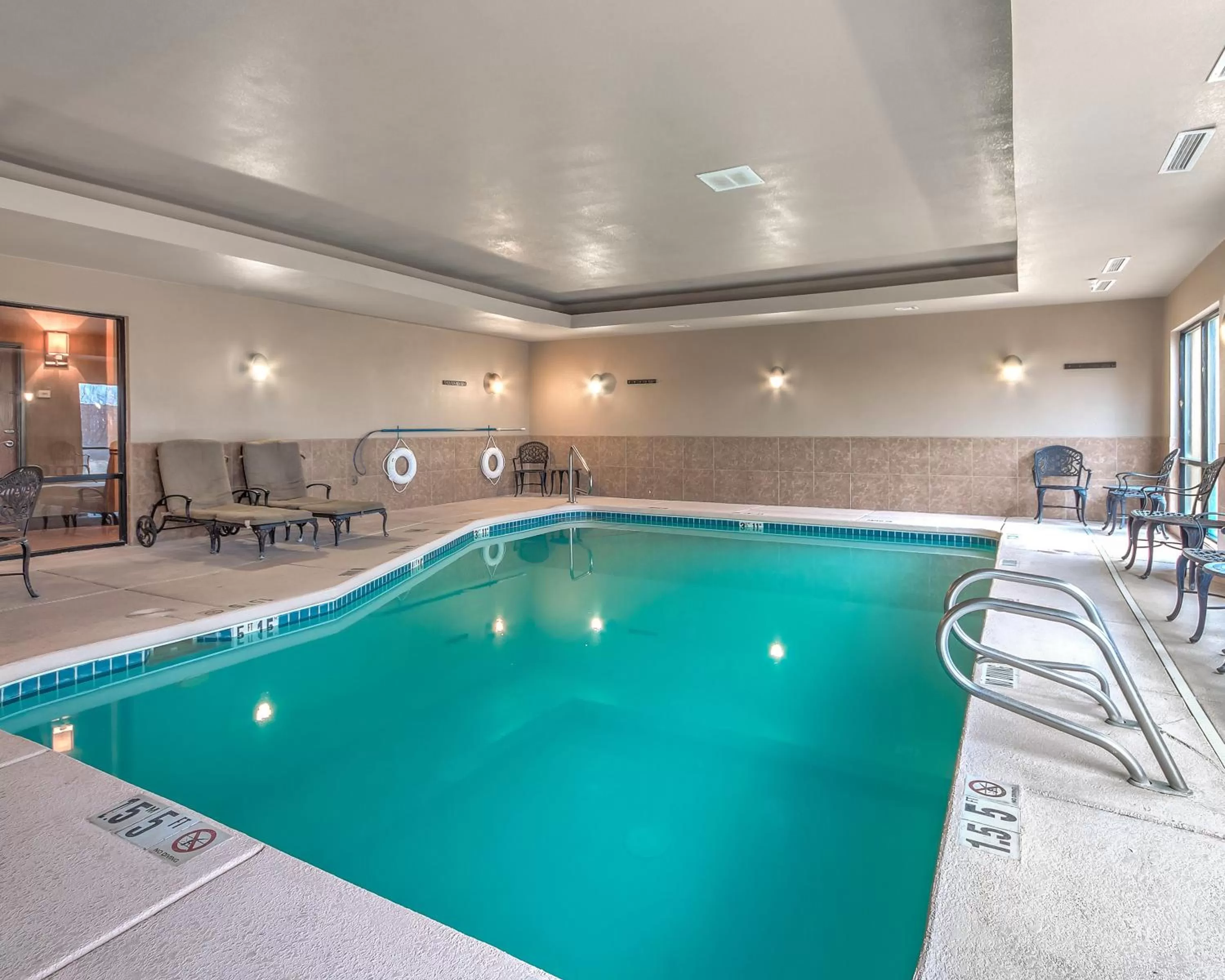 Swimming pool in MainStay Suites Hobbs