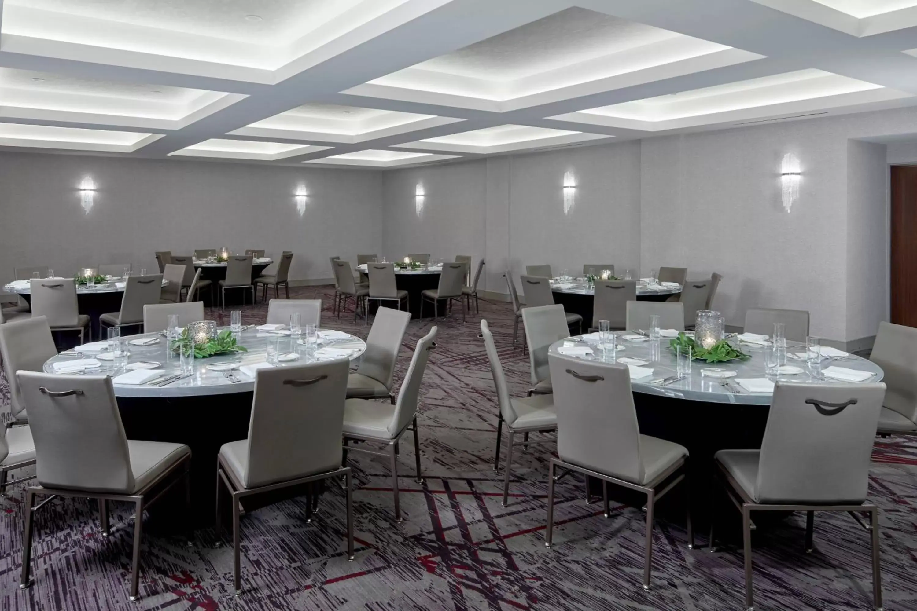 Meeting/conference room, Restaurant/Places to Eat in The Del Monte Lodge Renaissance Rochester Hotel & Spa