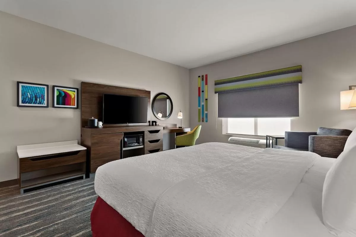 Bed in Hampton Inn & Suites Ruskin I-75, FL