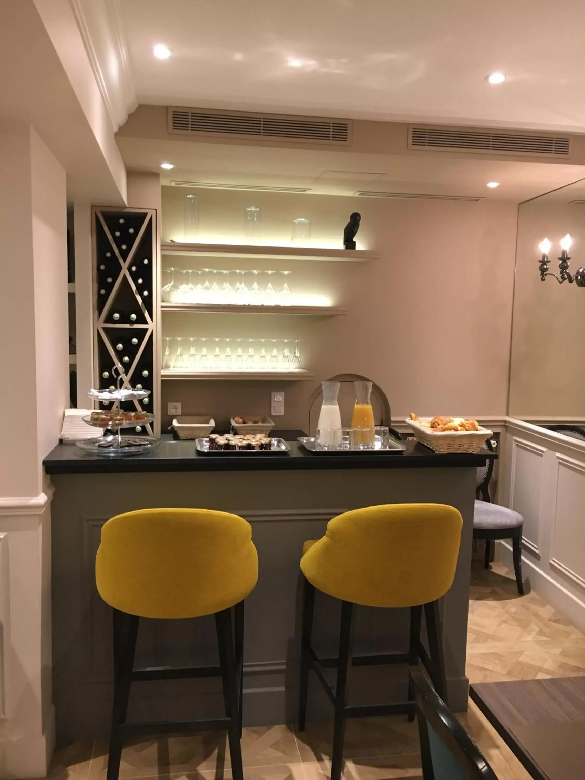 Continental breakfast, Restaurant/Places to Eat in Hotel Saint Christophe