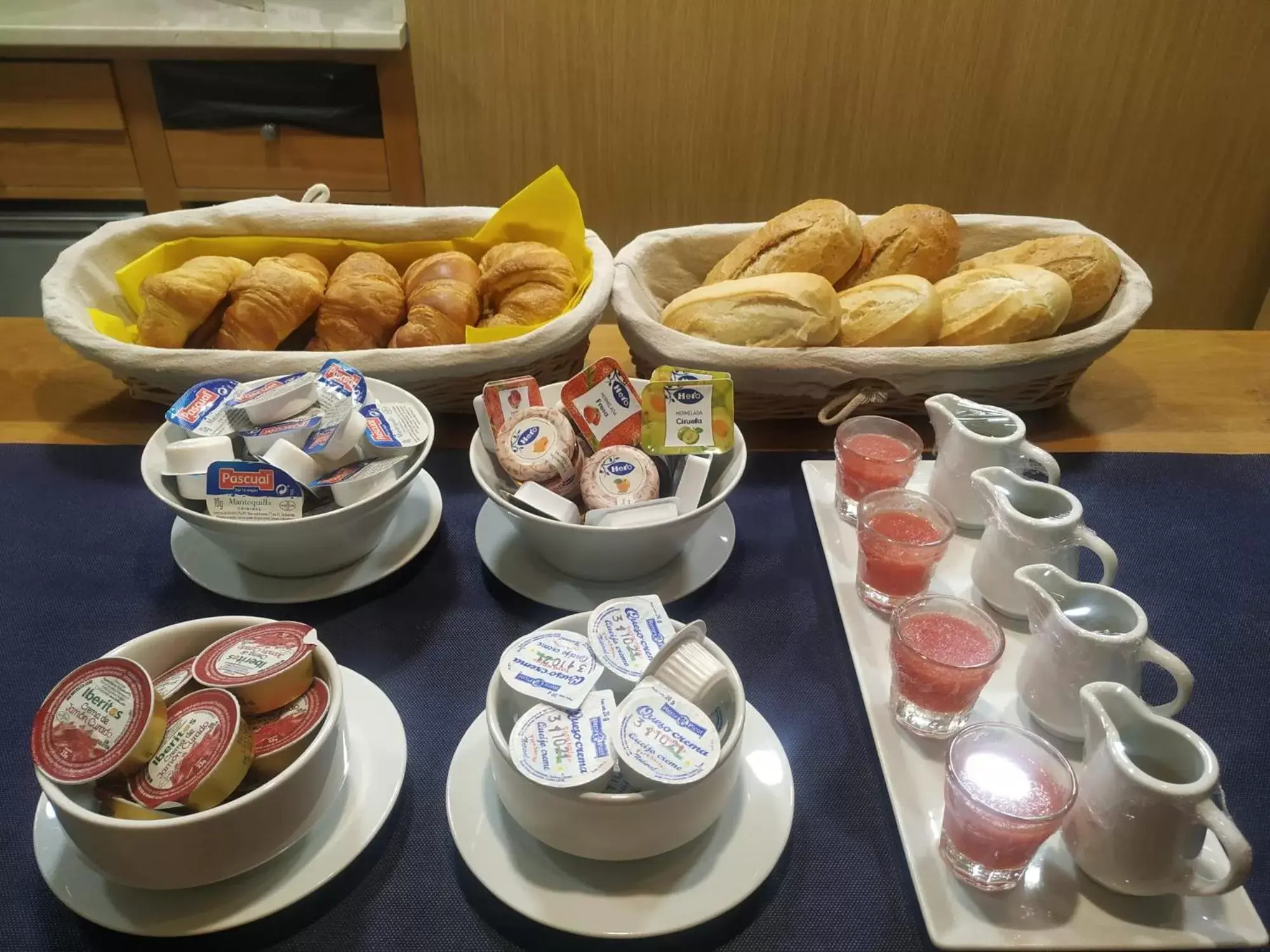 Continental breakfast in Hotel Apartamentos Patagonia Sur Continental breakfast in Hotel Apartamentos Patagonia Sur