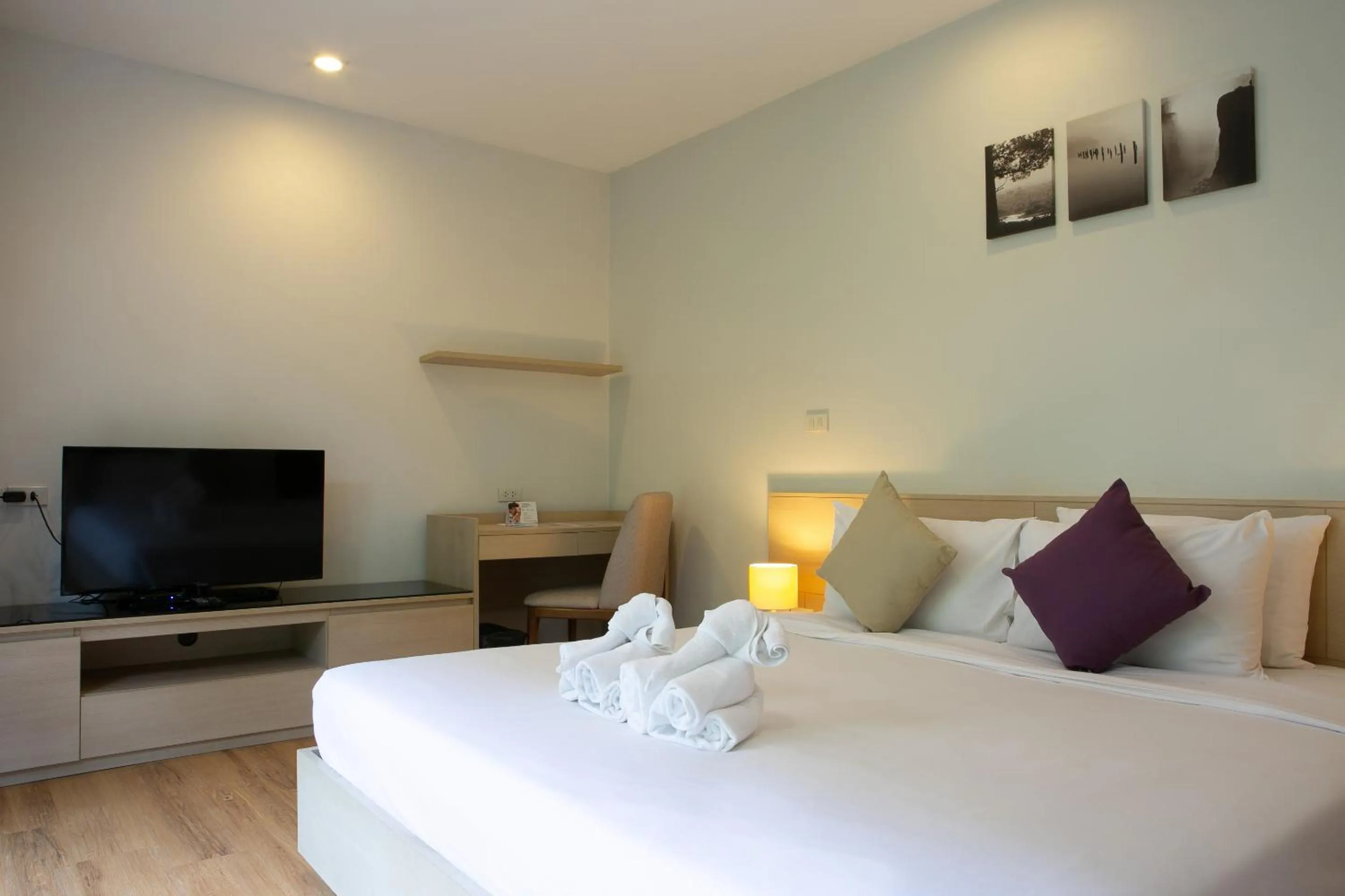 TV and multimedia, Bed in The Silver Palm Wellness Resort