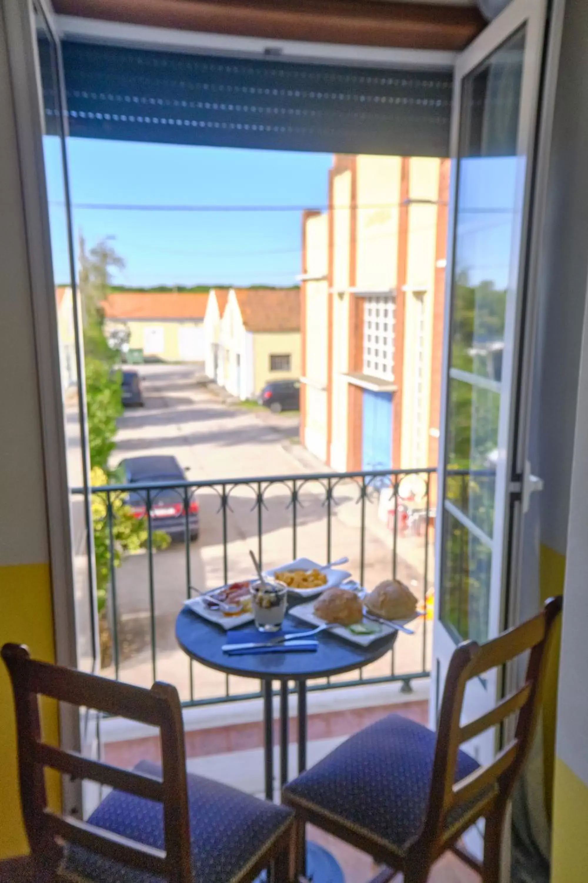 Breakfast, Balcony/Terrace in Hotel Jardim Oudinot "MyWay Kite&Surf"