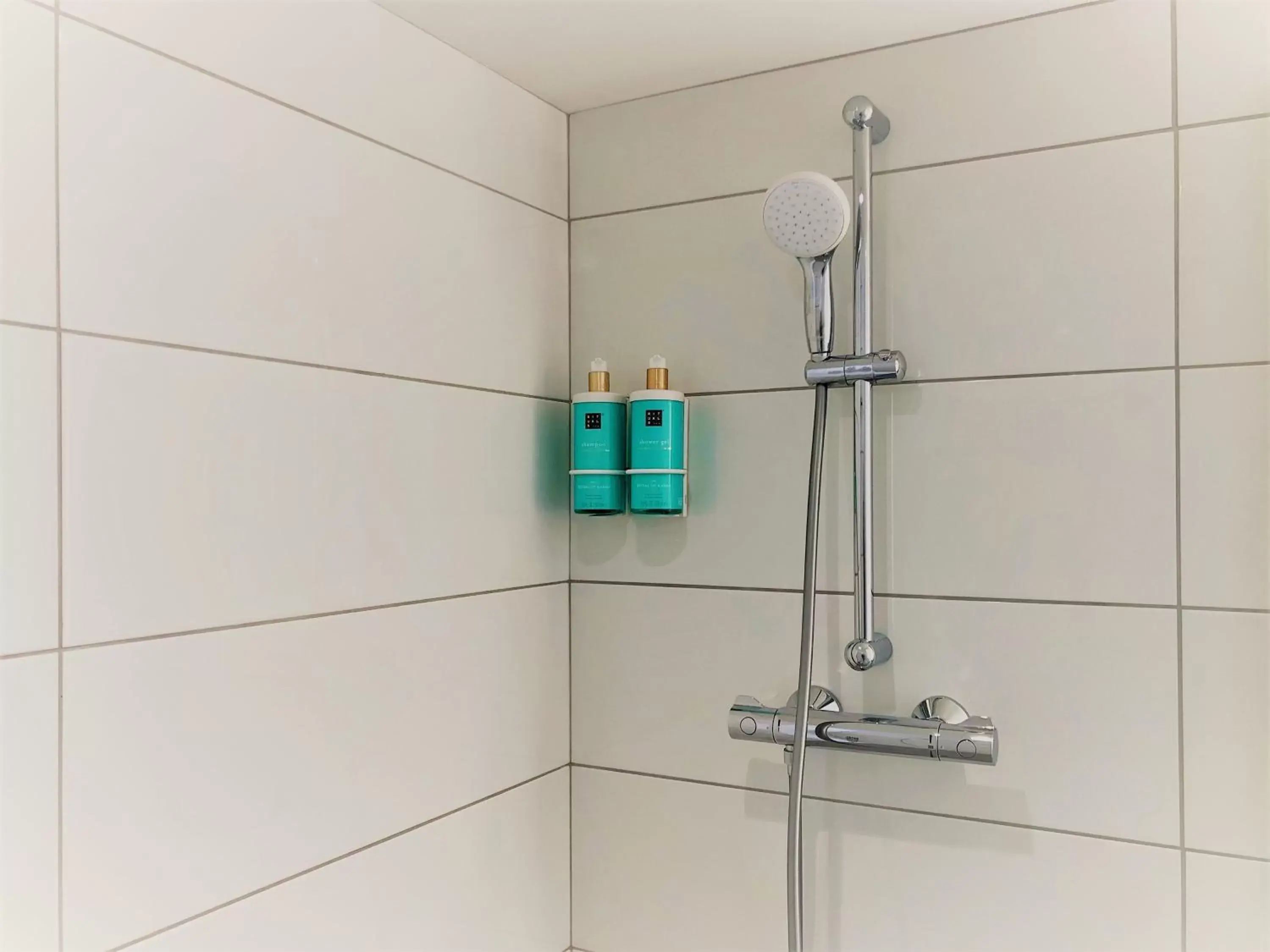 Shower, Bathroom in Novotel Suites Montpellier Antigone