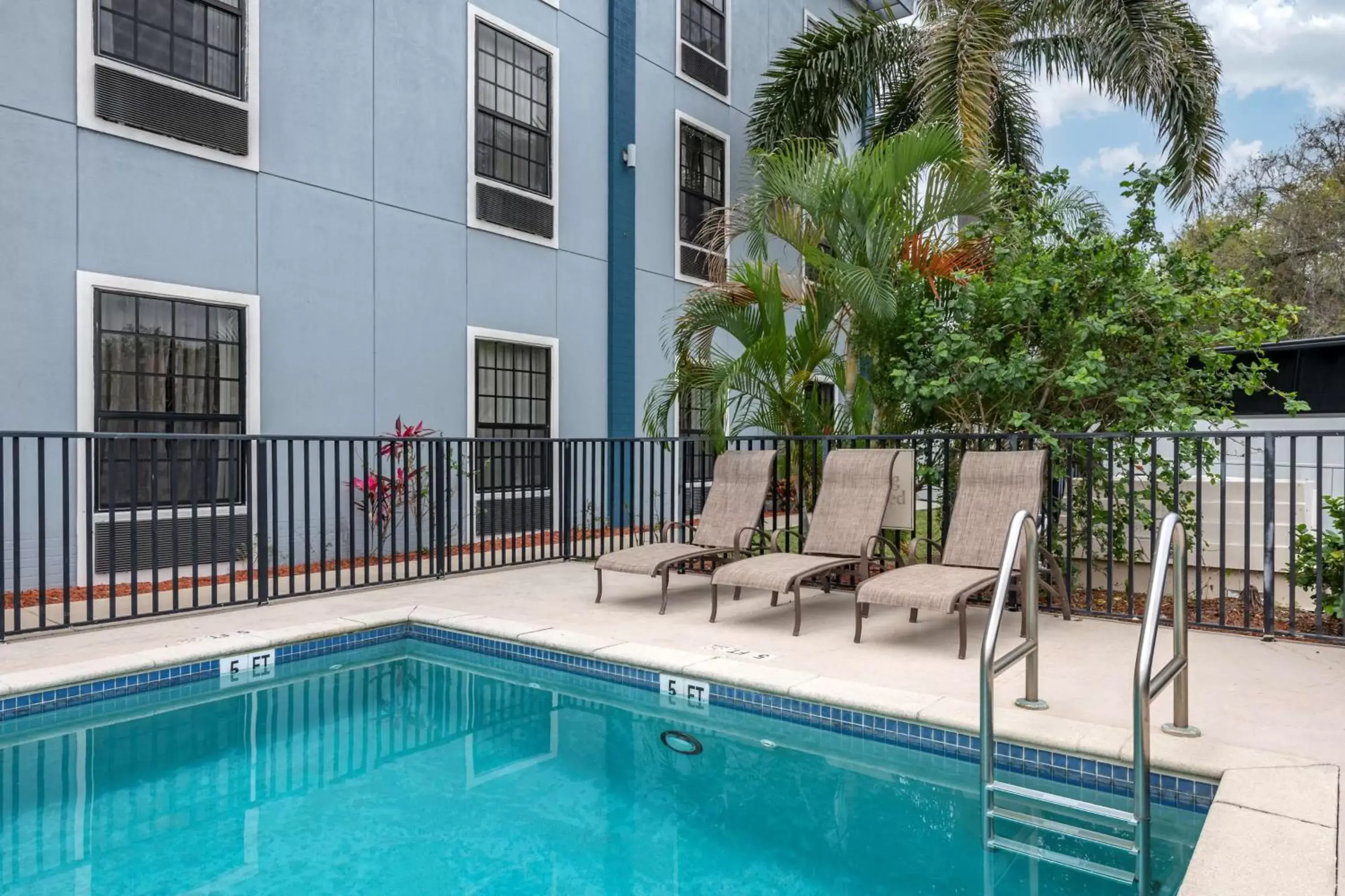 Activities, Swimming Pool in Best Western Plus Bradenton Gateway Hotel