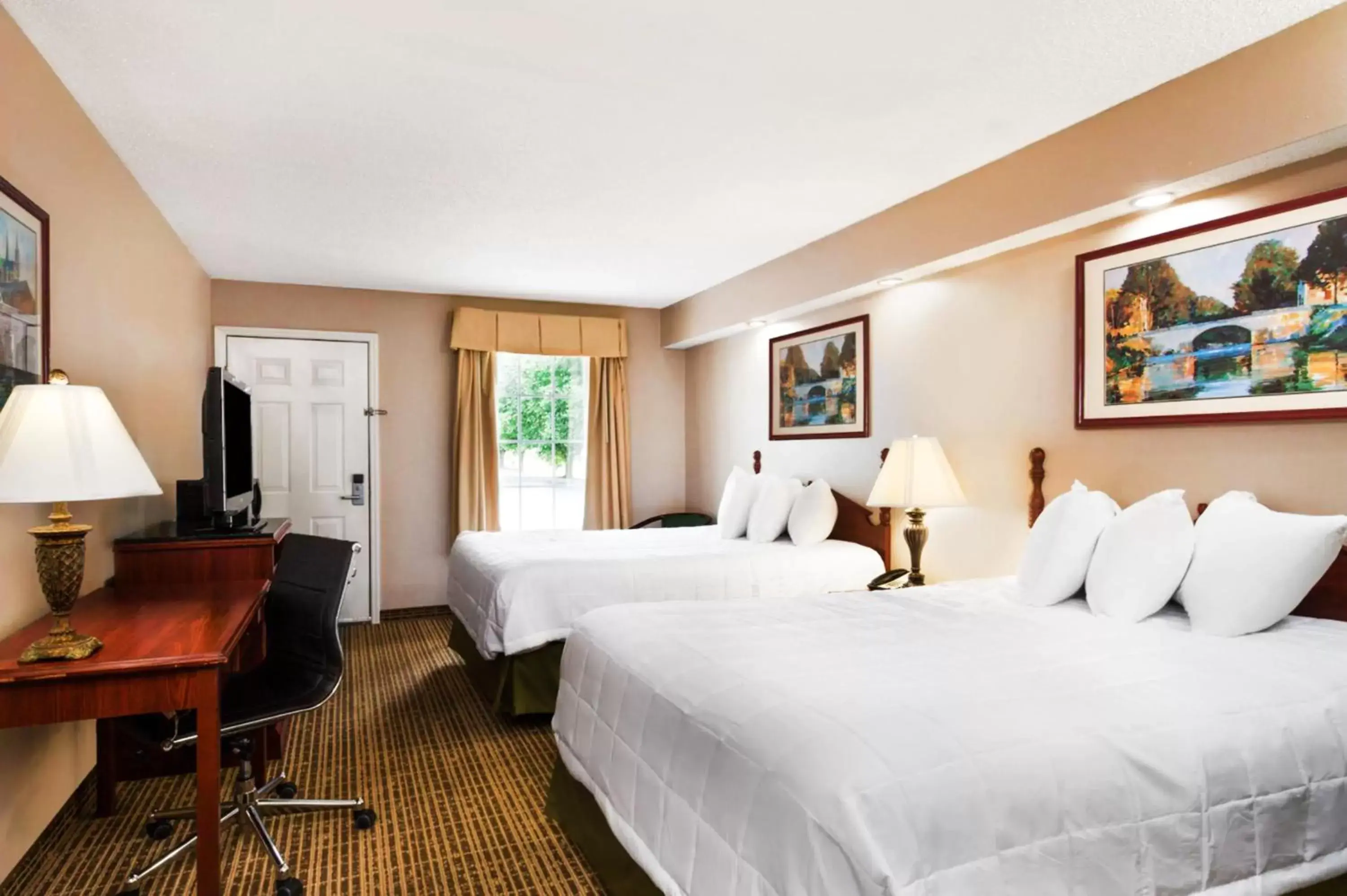 Photo of the whole room, Bed in Baymont by Wyndham Tullahoma Photo of the whole room, Bed in Baymont by Wyndham Tullahoma