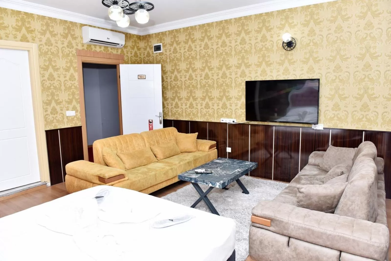 Living room, Seating Area in Royal Palace Hotel