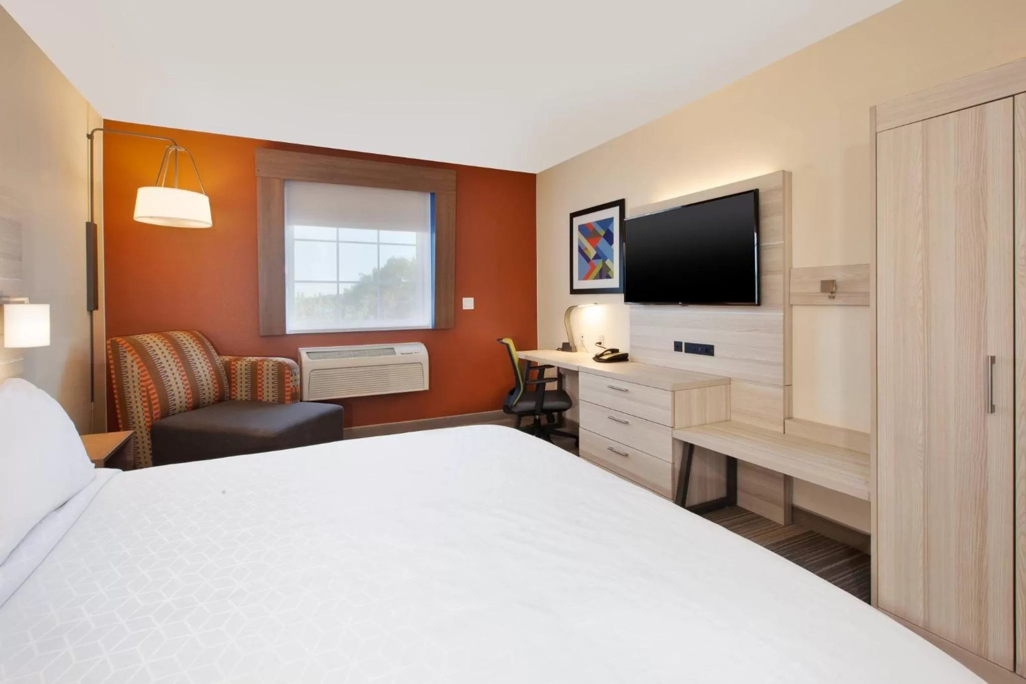 Photo of the whole room, Bed in Holiday Inn Express Absecon-Atlantic City Area by IHG