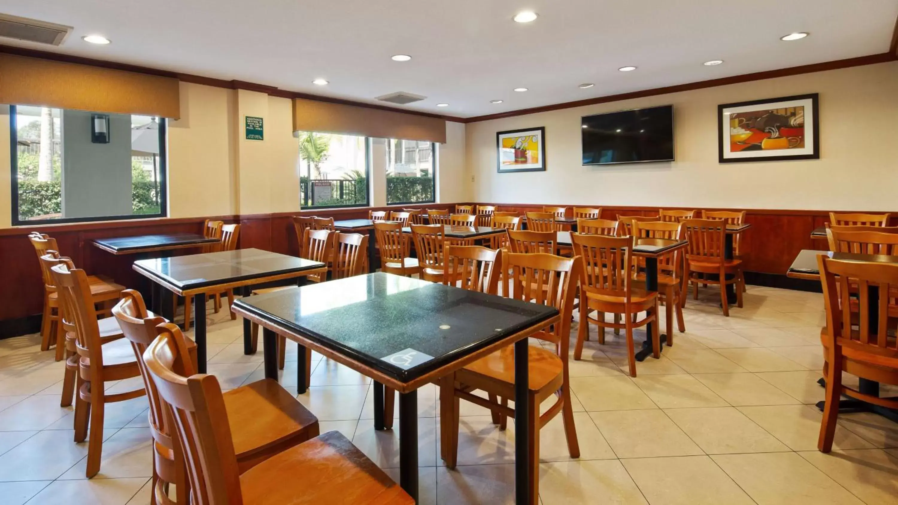 Restaurant/Places to Eat in Best Western Plus Orange County Airport North