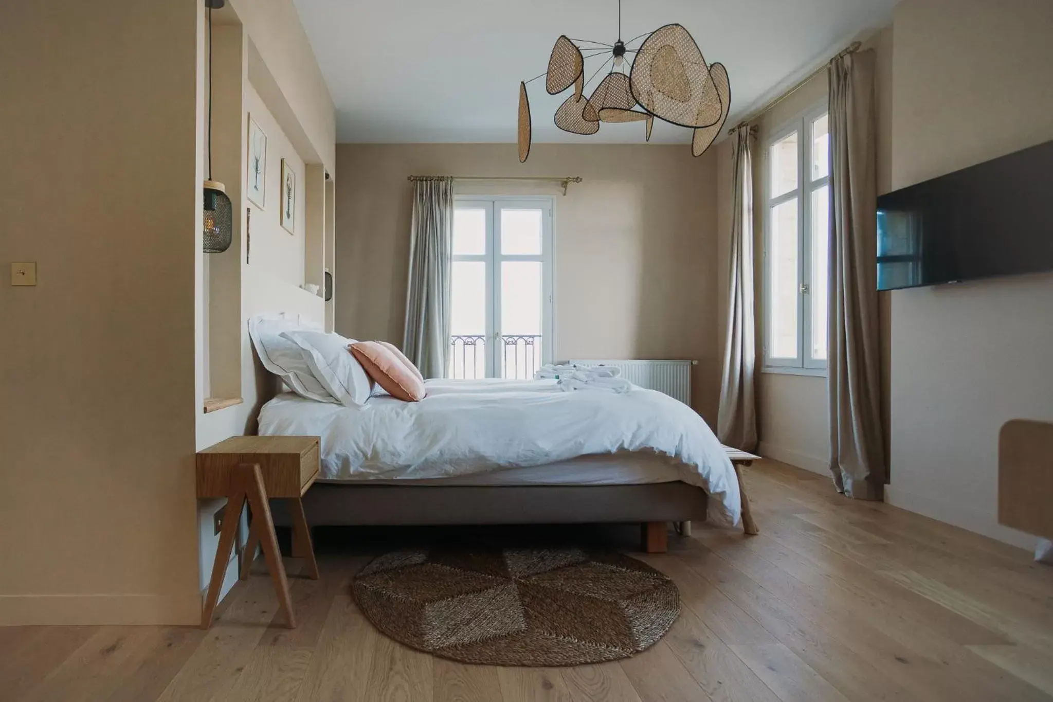 Bedroom, Bed in Château de Neyran chambre d'hôtes & Spa