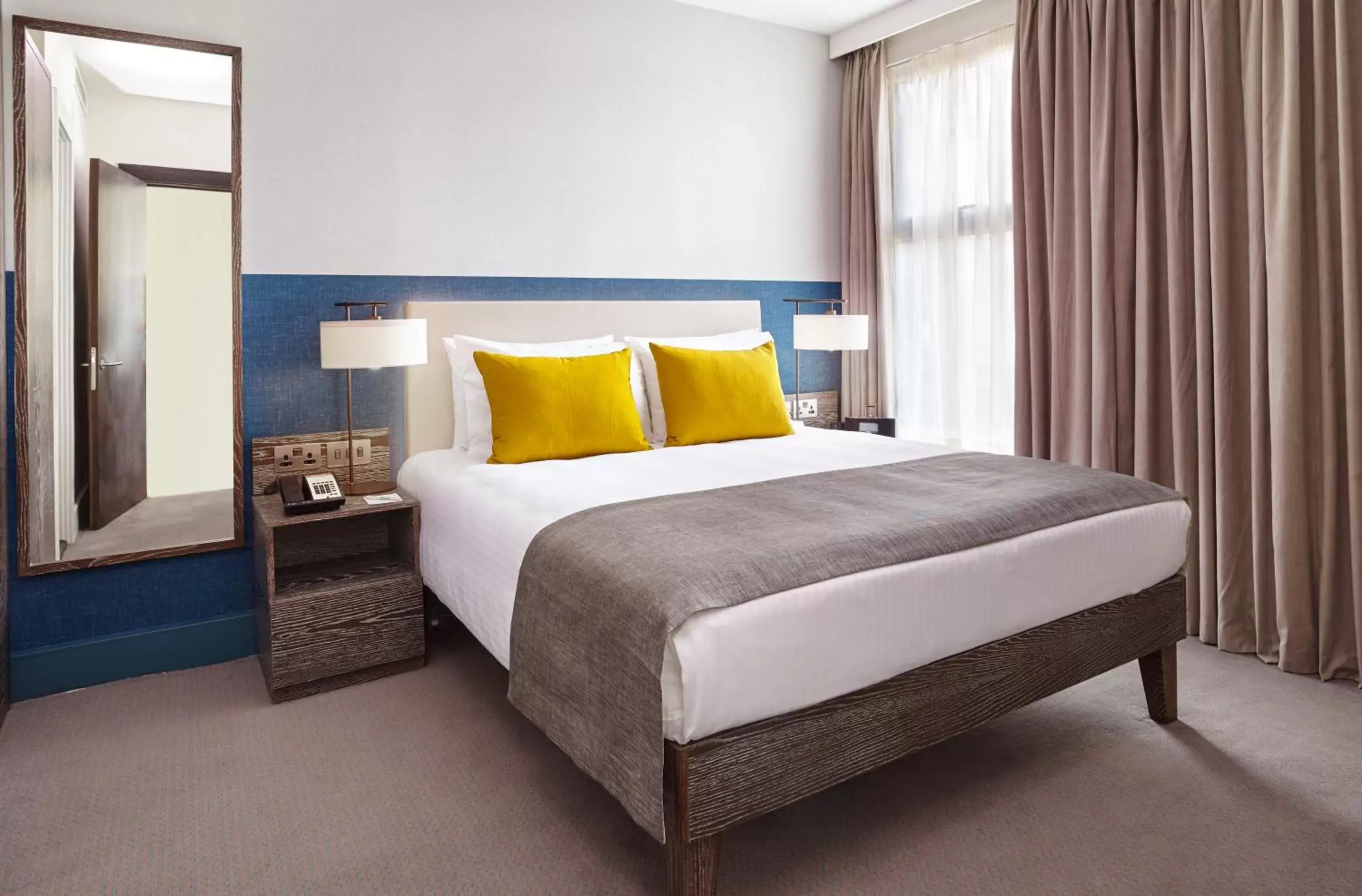 Photo of the whole room, Bed in Staybridge Suites London-Vauxhall, an IHG Hotel