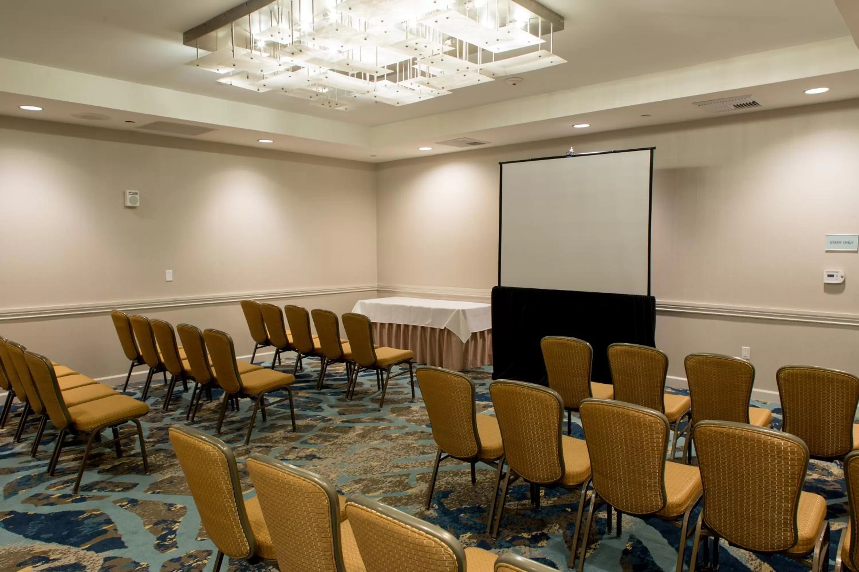 Business facilities in Crowne Plaza Ventura Beach by IHG