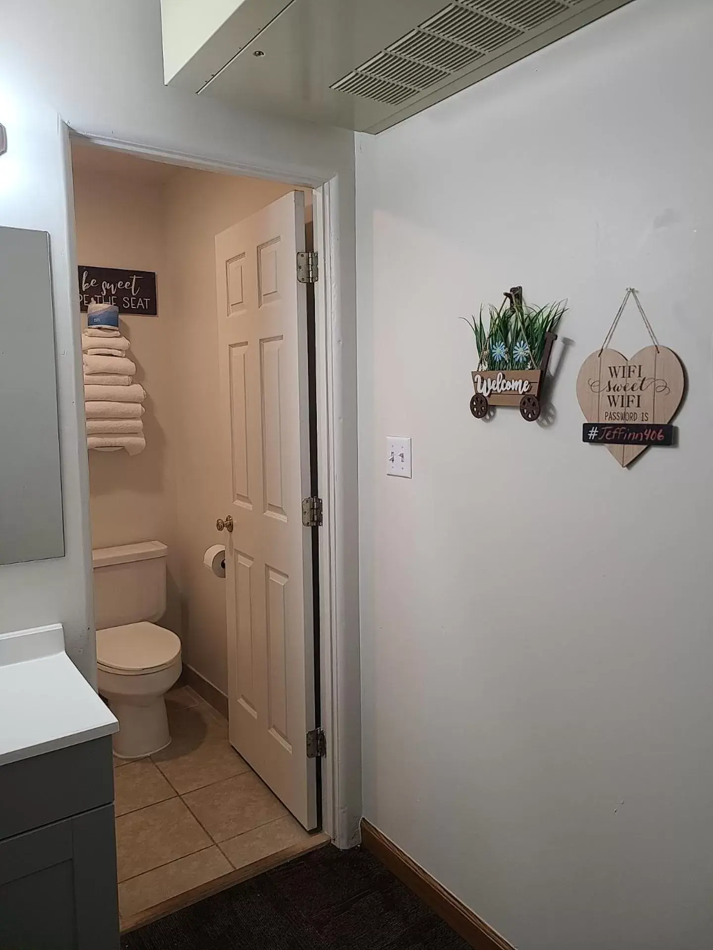 Bathroom in Jefferson Inn
