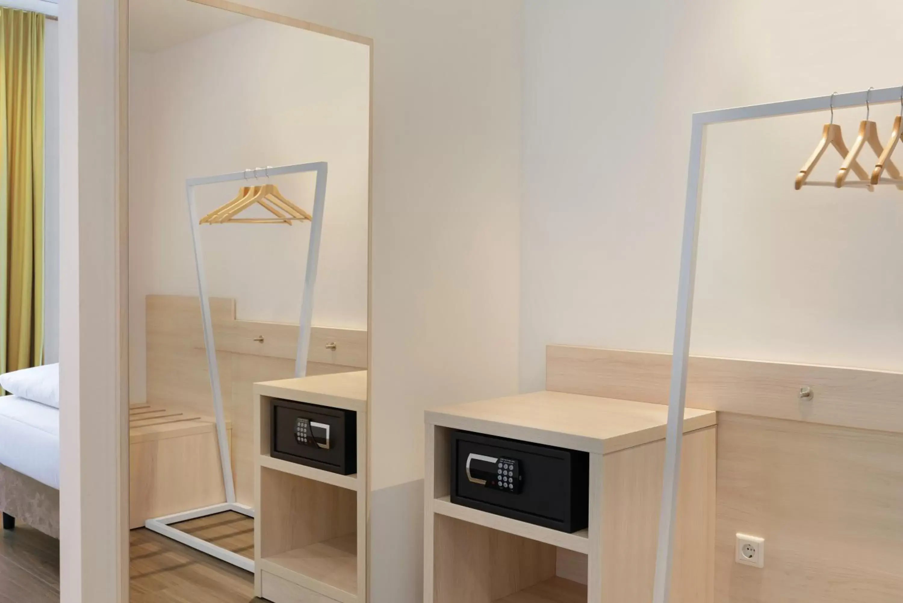 Photo of the whole room, Bed in Super 8 by Wyndham Augsburg Photo of the whole room, Bed in Super 8 by Wyndham Augsburg