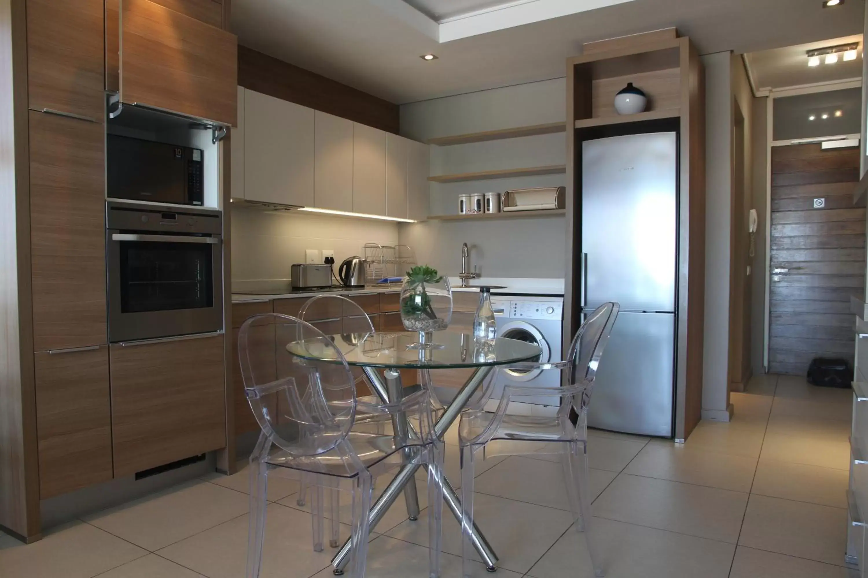 Kitchen or kitchenette, Kitchen/Kitchenette in The Residences at Crystal Towers