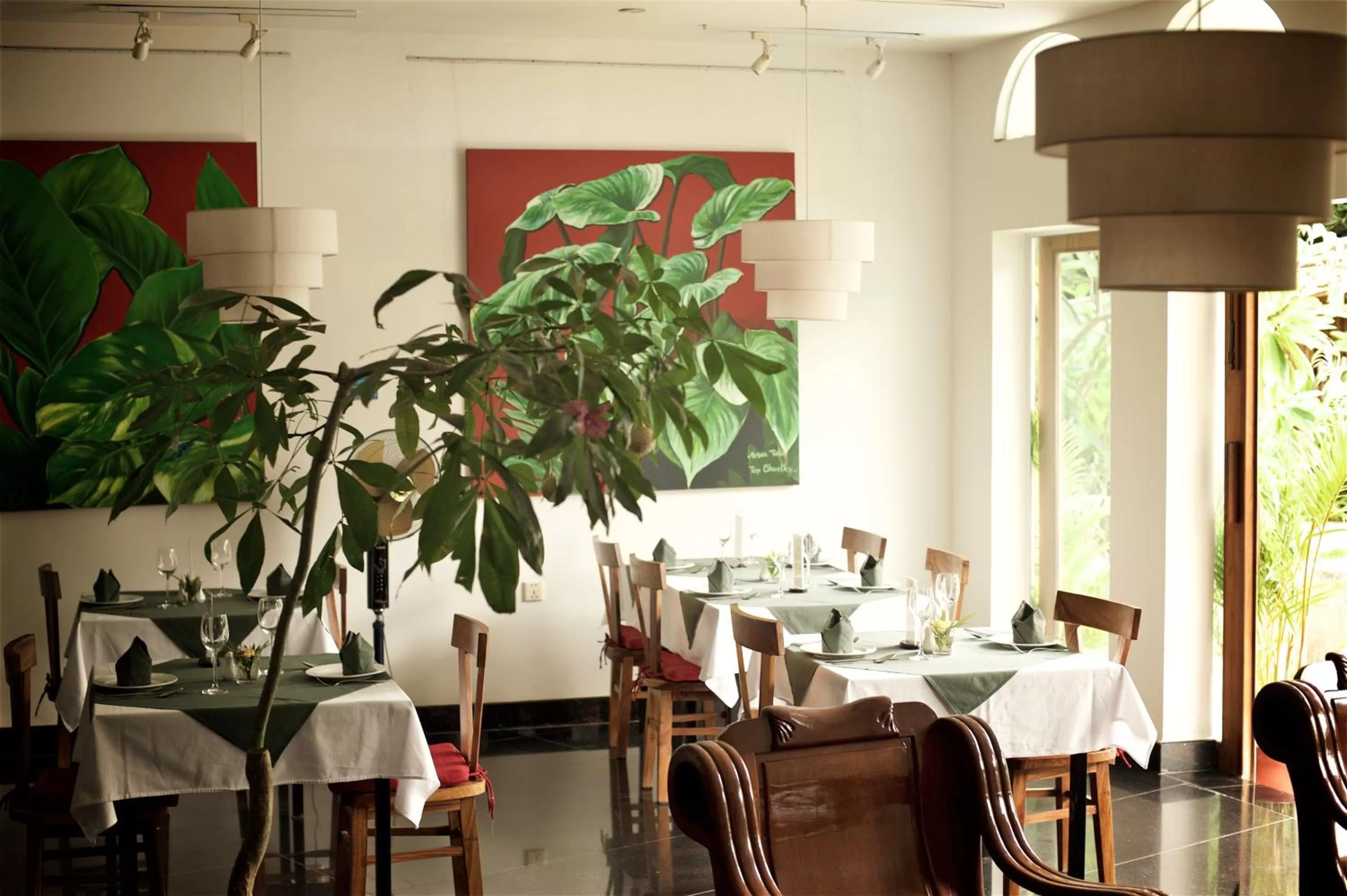 Restaurant/places to eat in iRoHa Garden Hotel & Resort