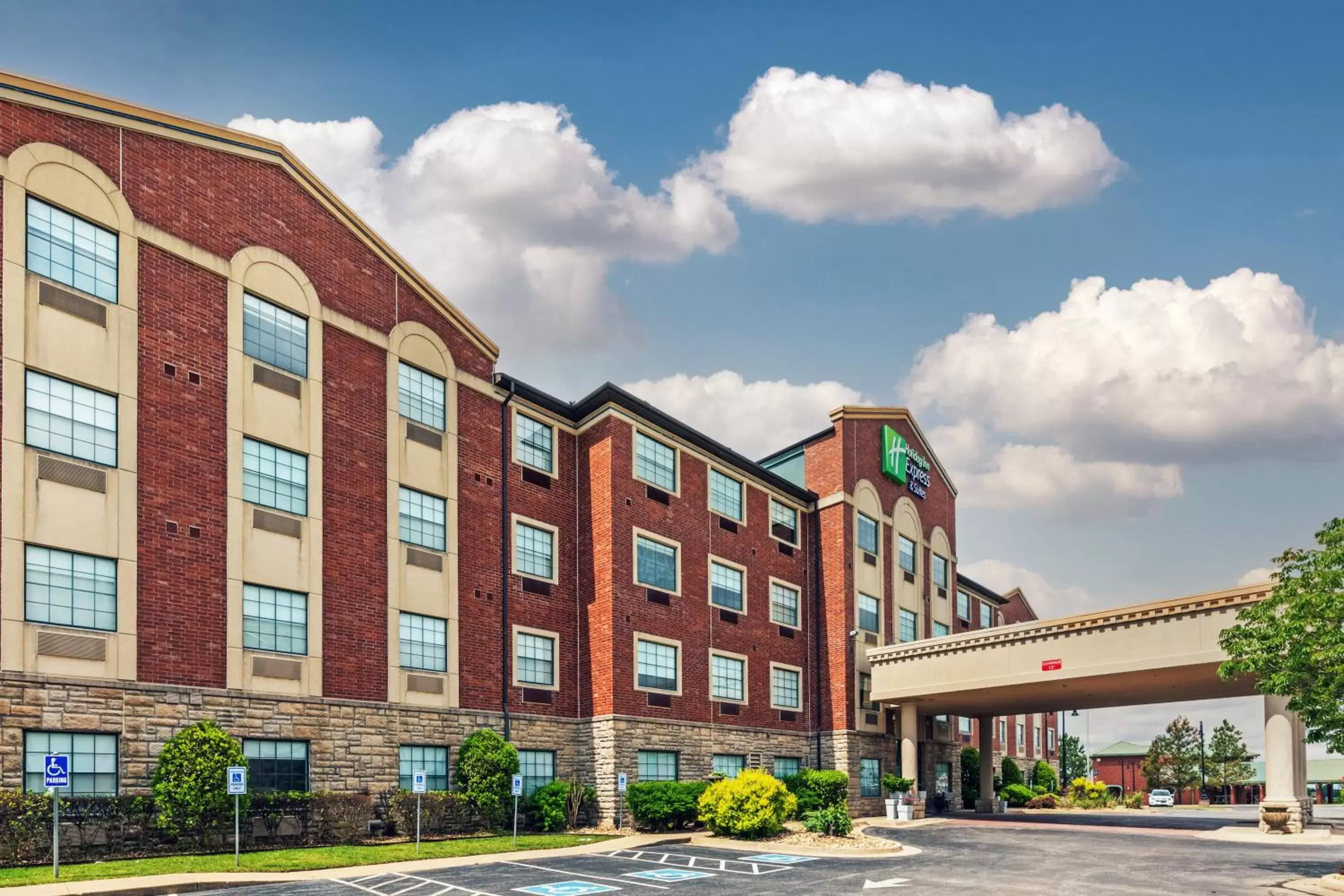 Property building in Holiday Inn Express & Suites Tulsa S Broken Arrow Hwy 51, an IHG Hotel