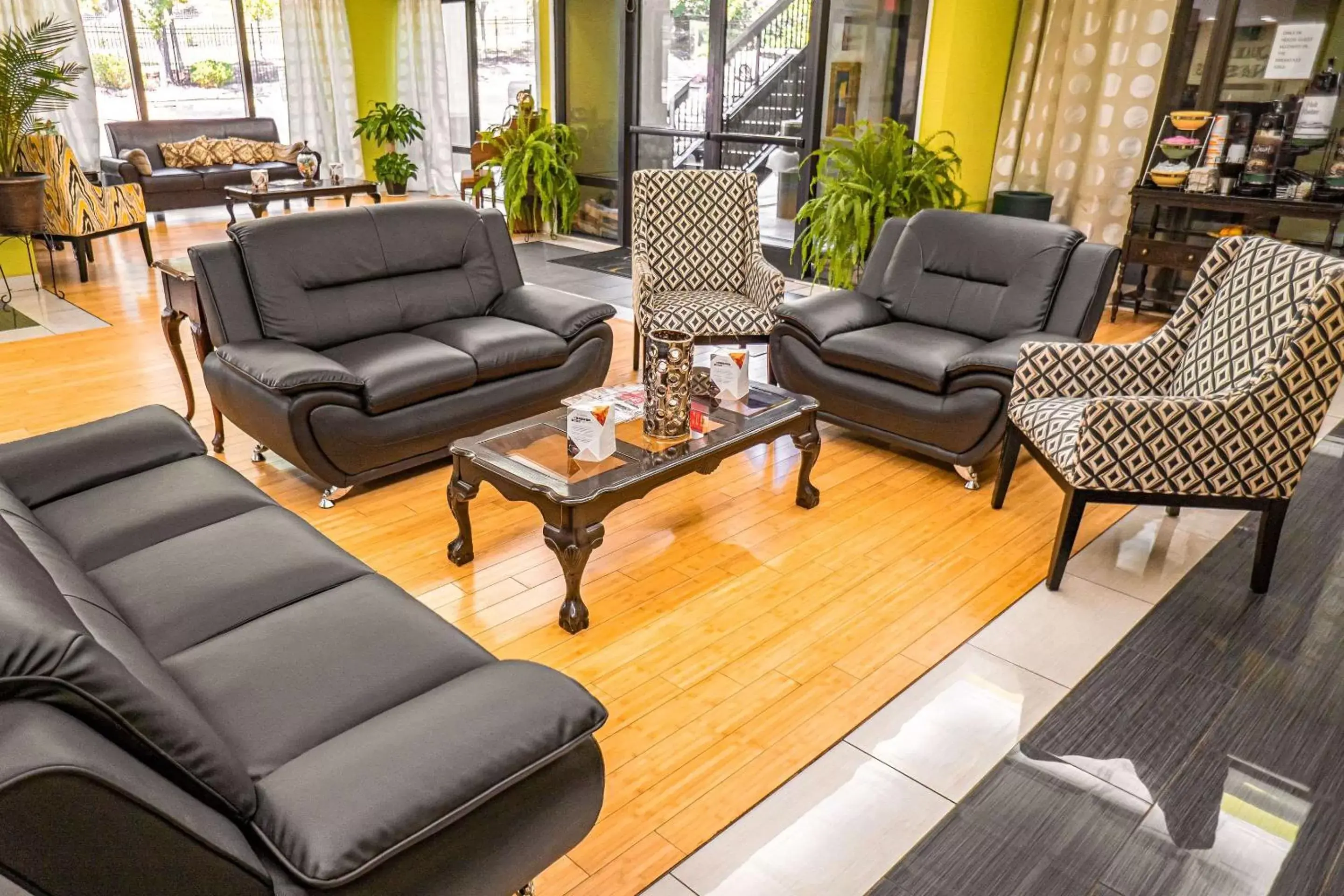 Lobby or reception, Seating Area in Quality Inn & Suites near Six Flags - Austell