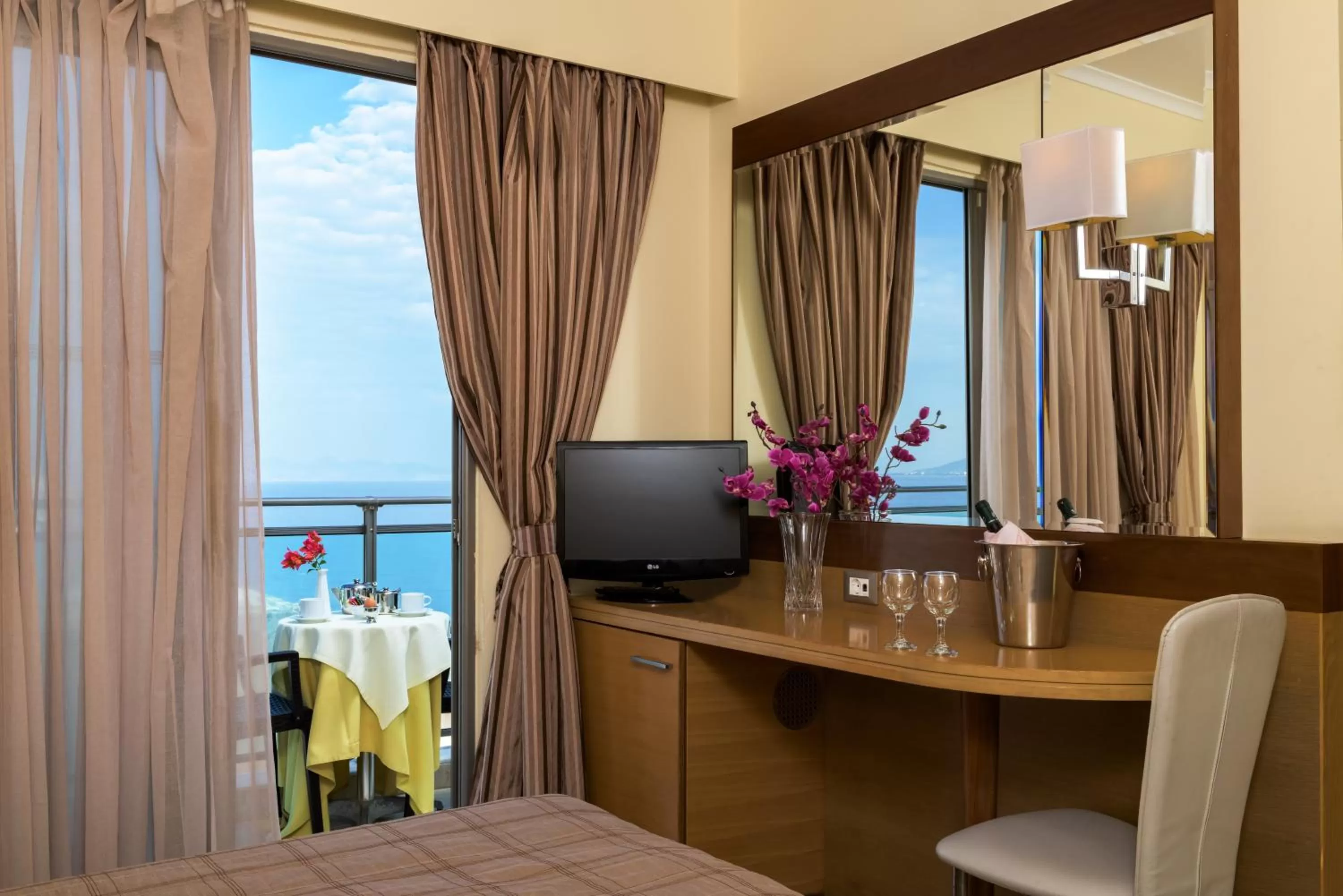 Day in Manousos City Hotel