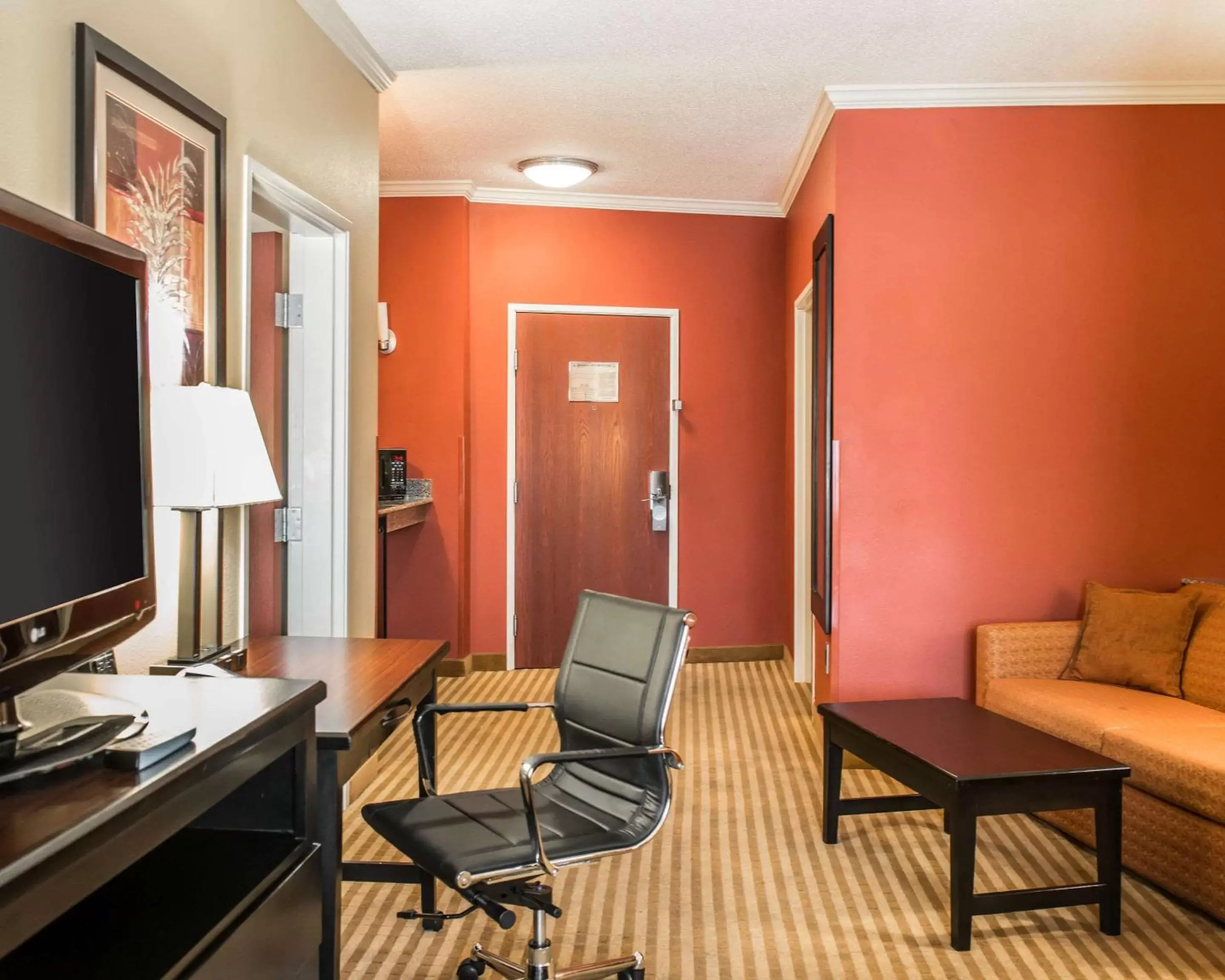 Photo of the whole room, Seating Area in Comfort Suites Panama City near Tyndall AFB
