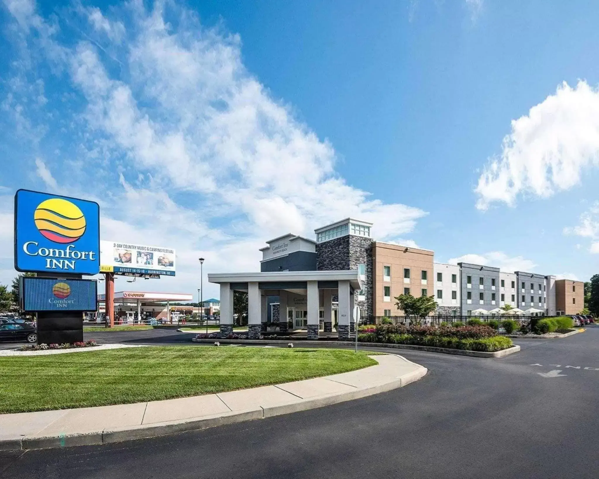 Property building in Comfort Inn Rehoboth Beach Property building in Comfort Inn Rehoboth Beach
