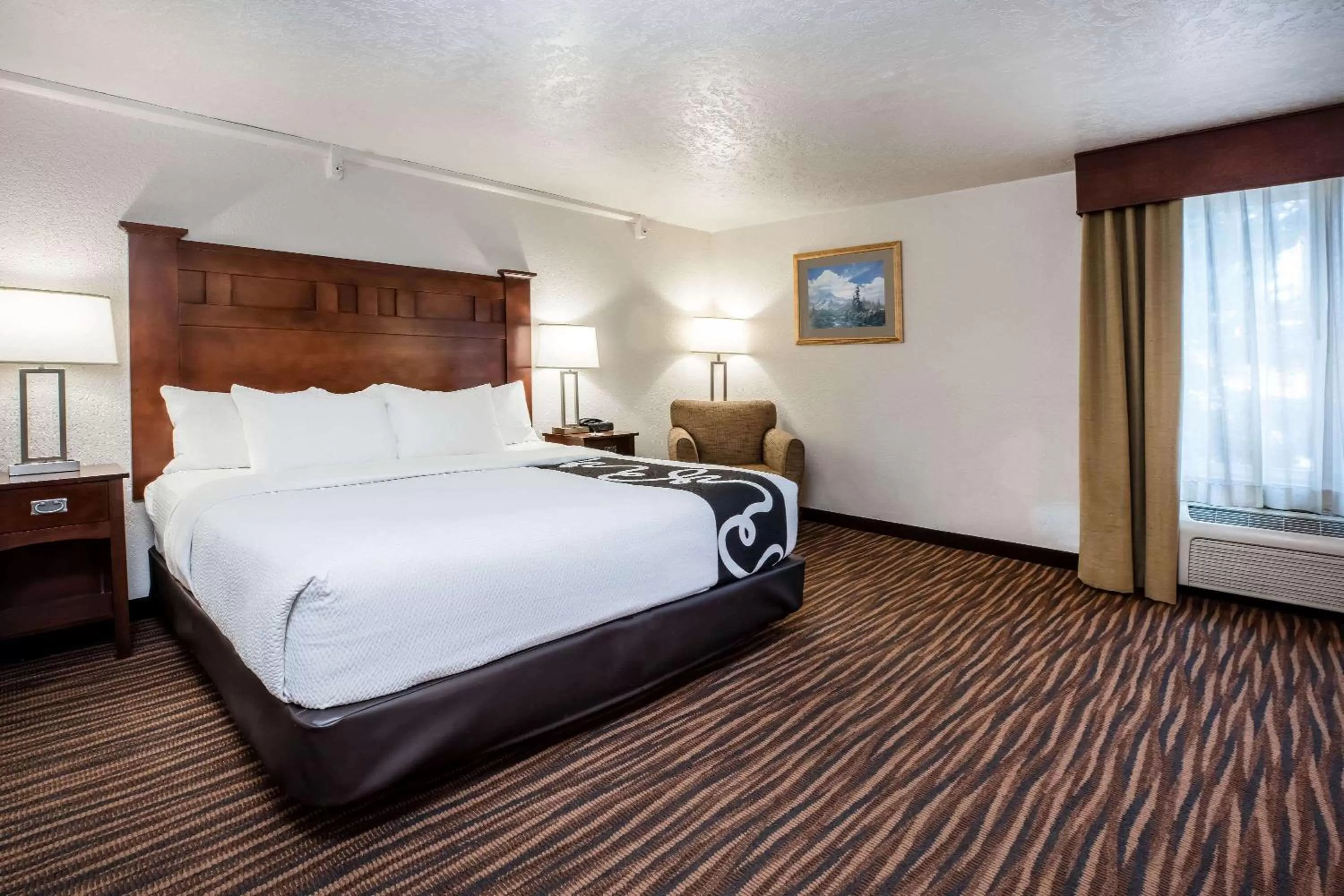 Photo of the whole room, Bed in La Quinta Inn by Wyndham Bend