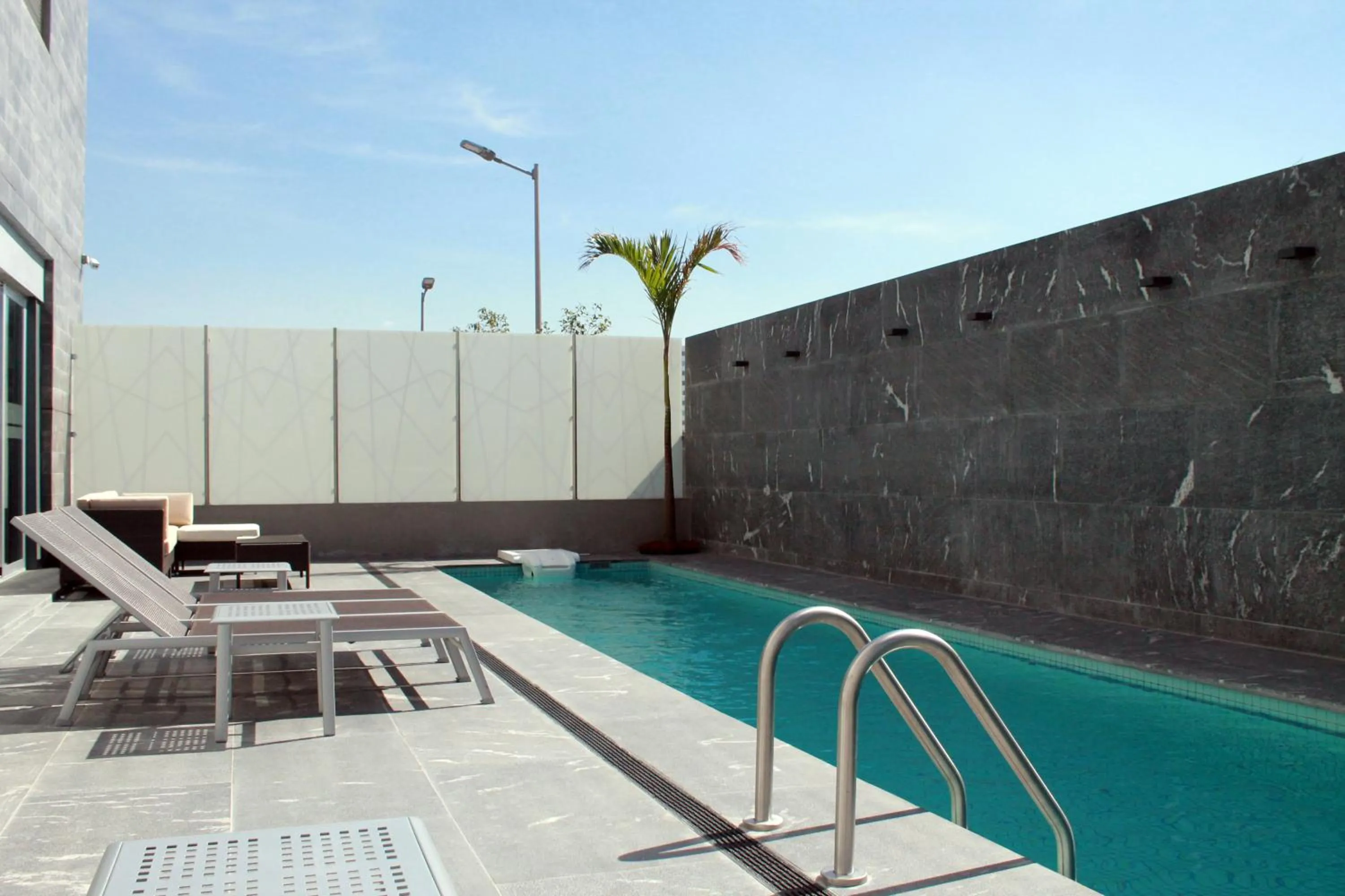 Swimming pool in Casa Inn Business Irapuato