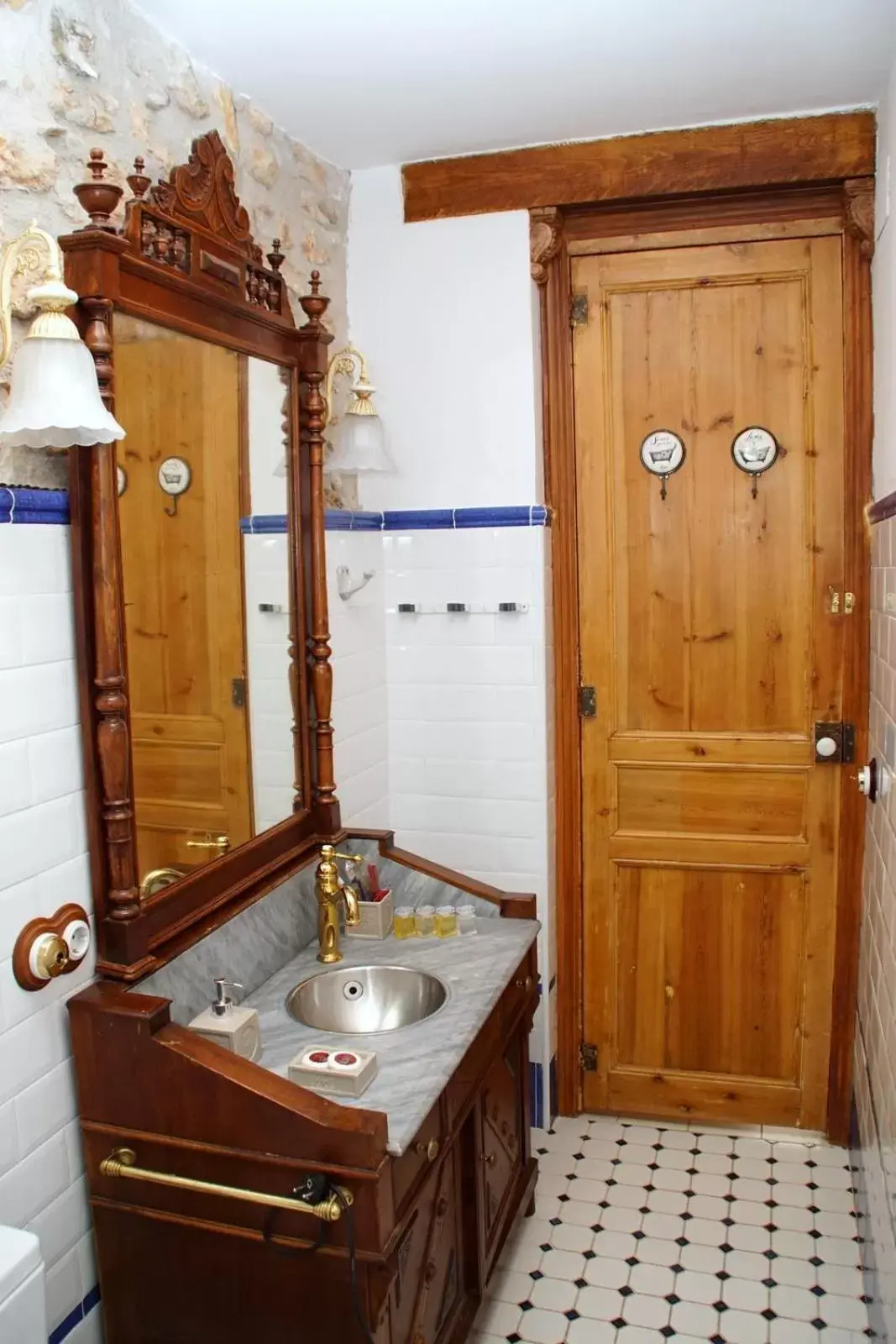 Bathroom in Sitges Royal Rooms