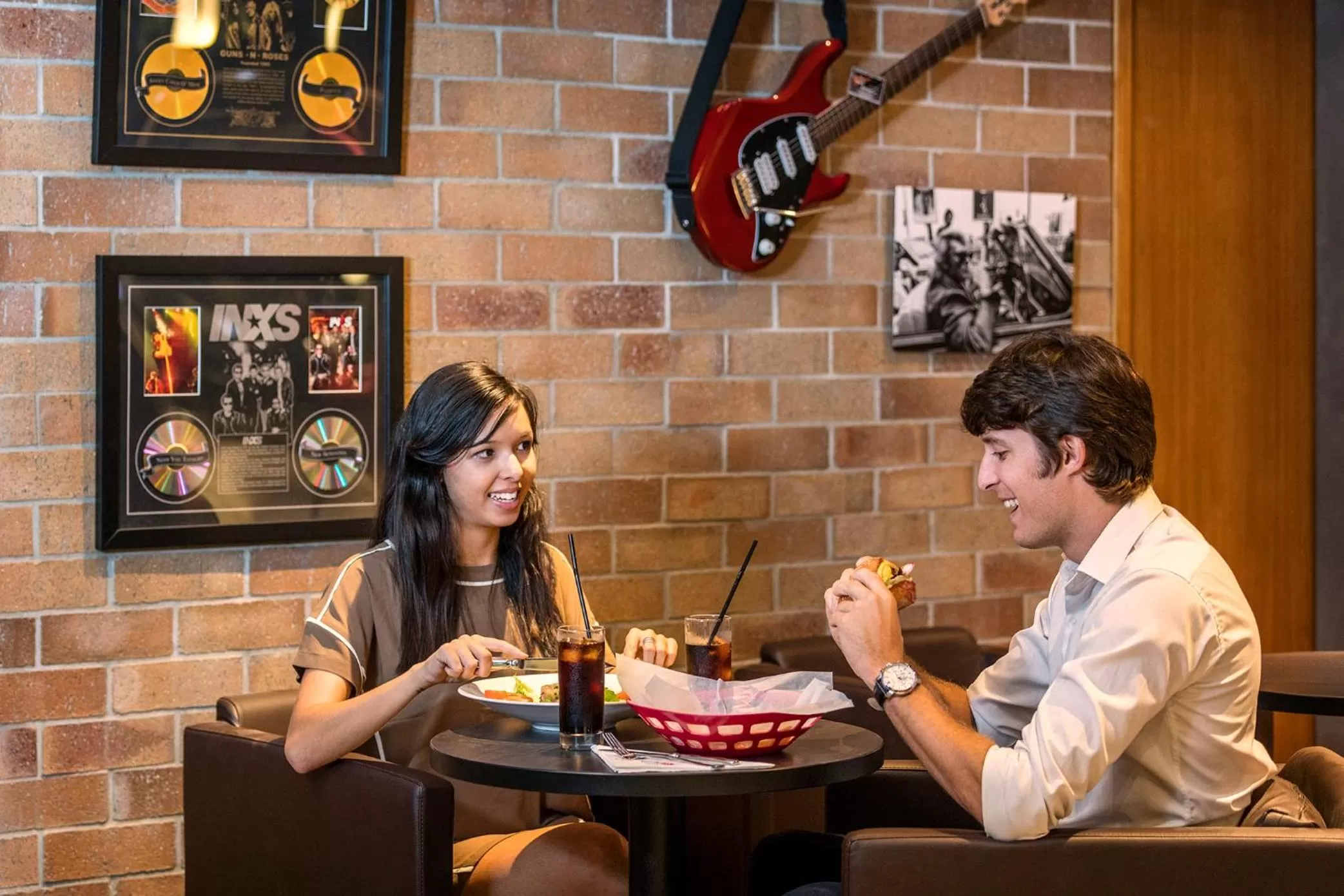 Lounge or bar in Ramada Hotel & Suites by Wyndham Noumea