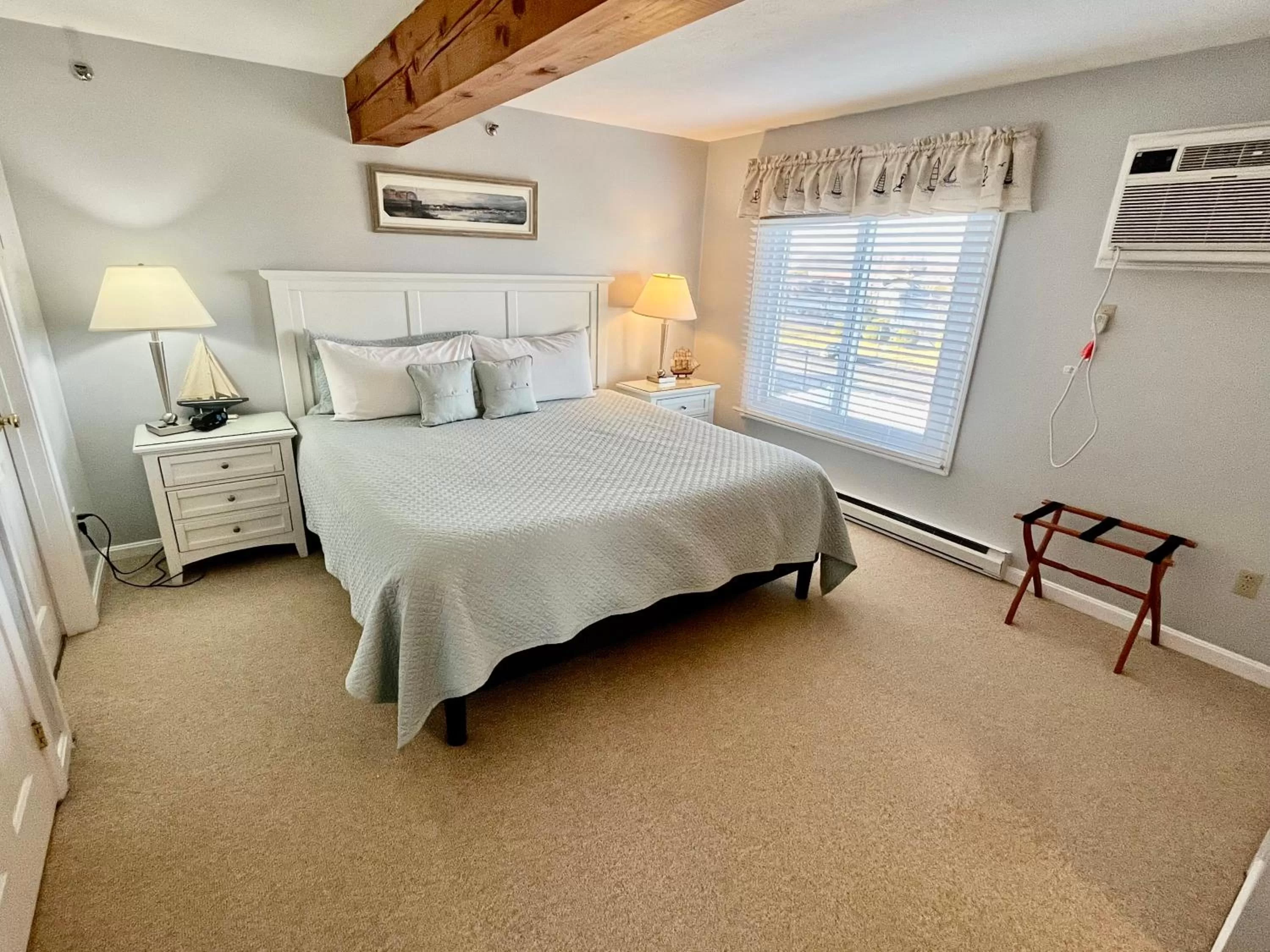 Bed in Elmwood Resort Hotel