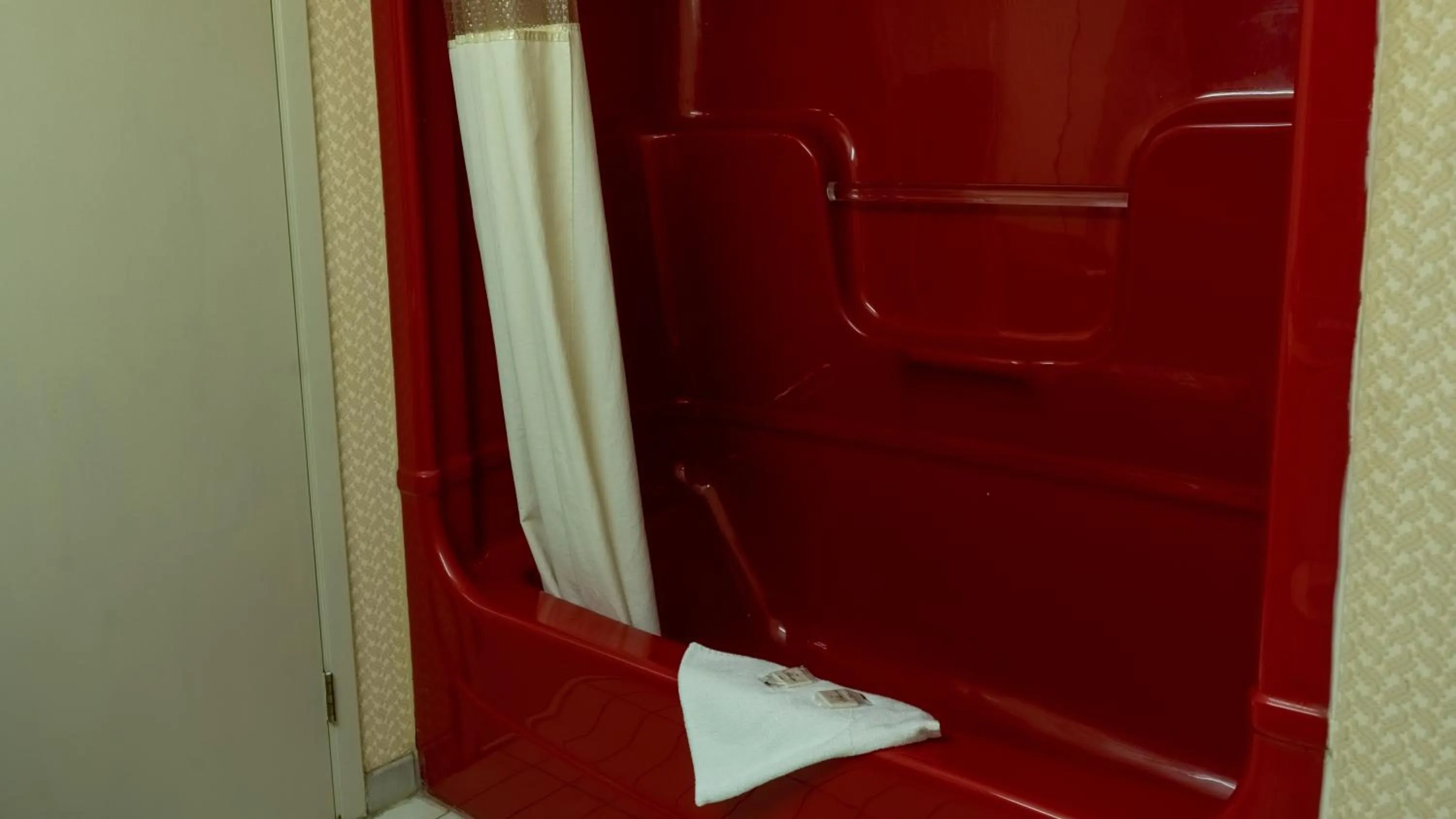 Howard Johnson by Wyndham Niagara Falls