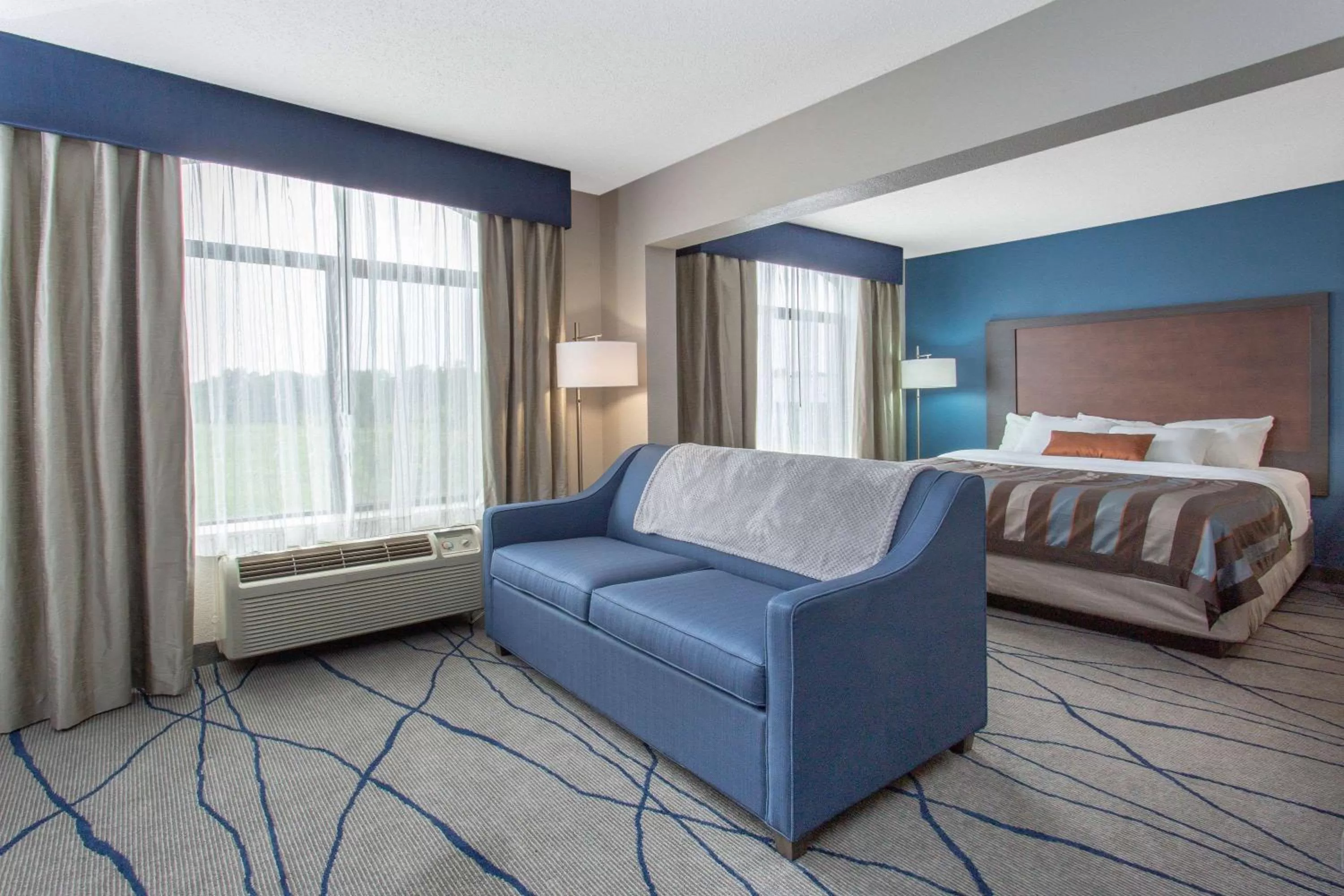 Photo of the whole room, Bed in Wingate by Wyndham Indianapolis Airport Plainfield