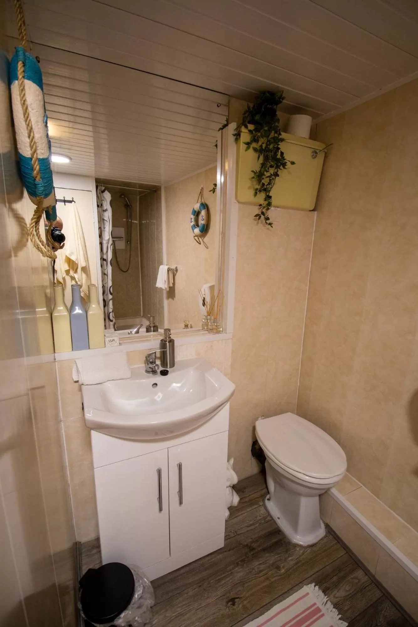 Bathroom in Ryan's Daughter B&B