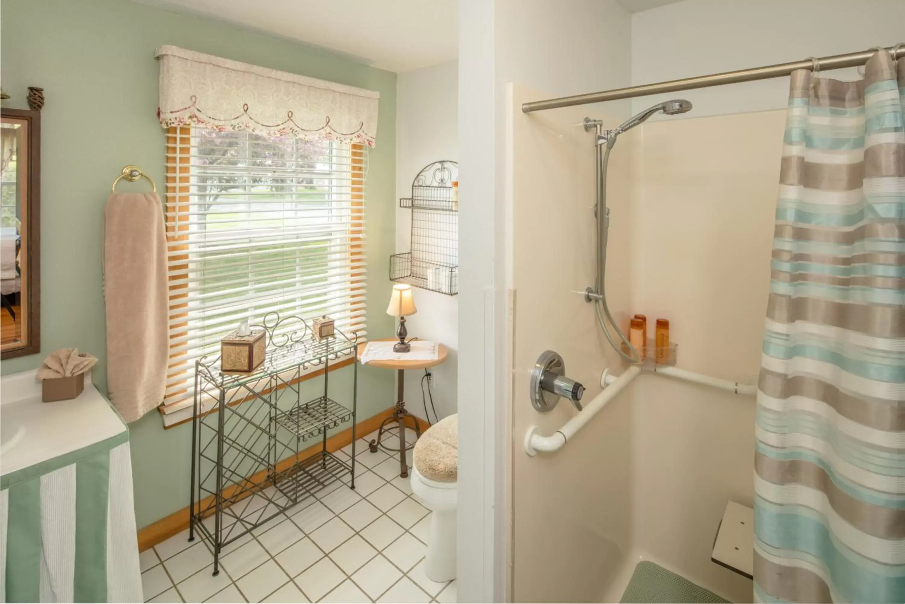 Bathroom in Cloran Mansion Bed & Breakfast