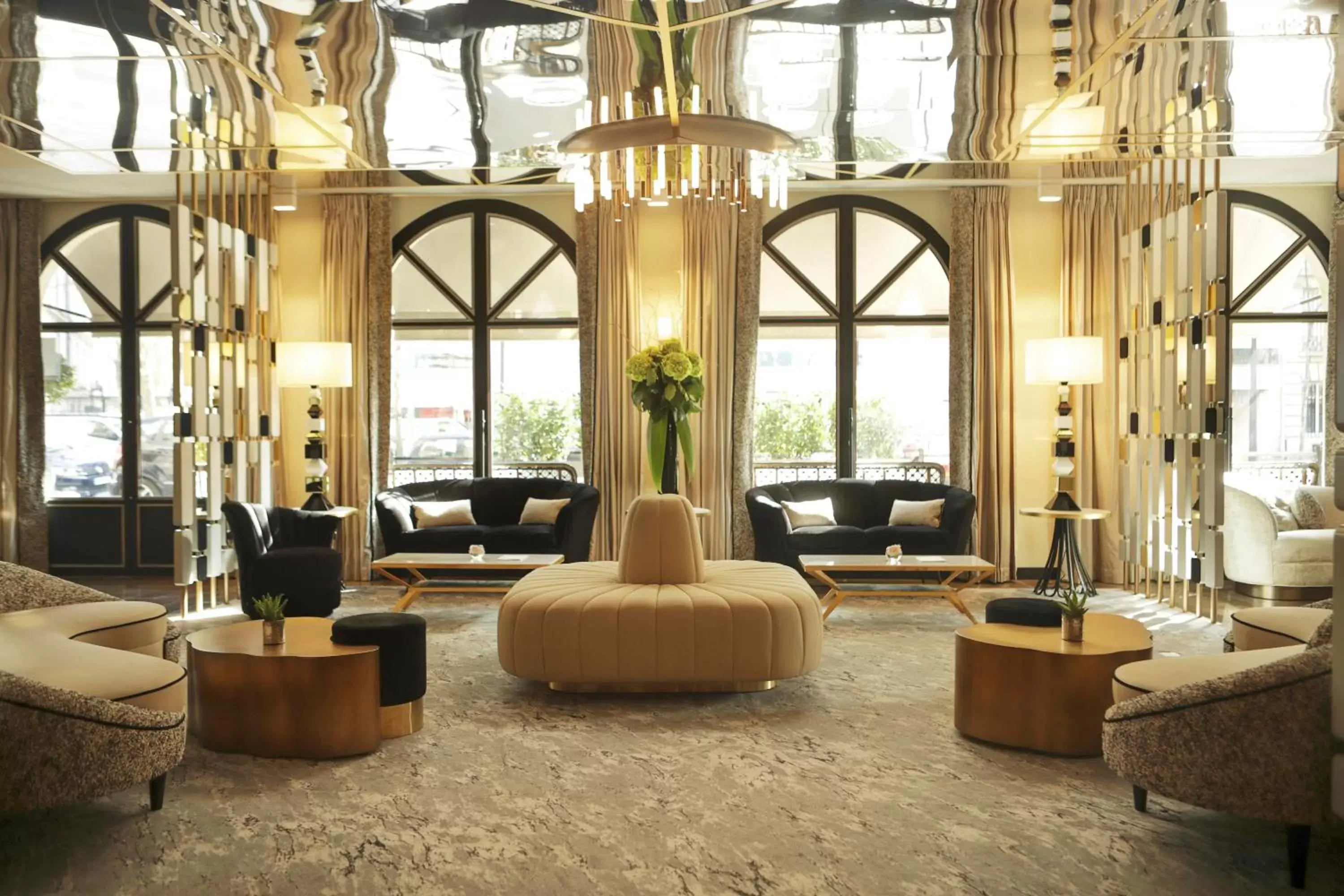 Lobby or reception in Hôtel le Derby Alma by Inwood Hotels