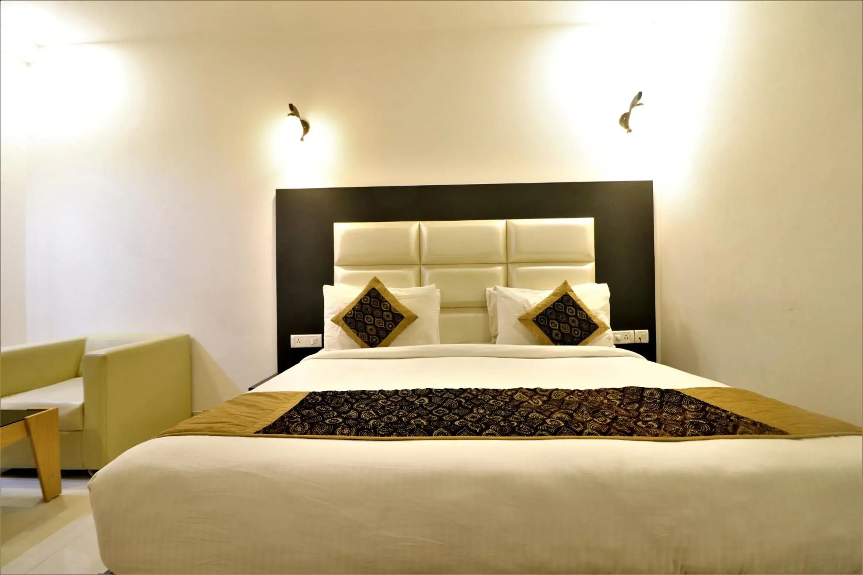 Bed in Hotel Aeropath Near IGI Airport Delhi