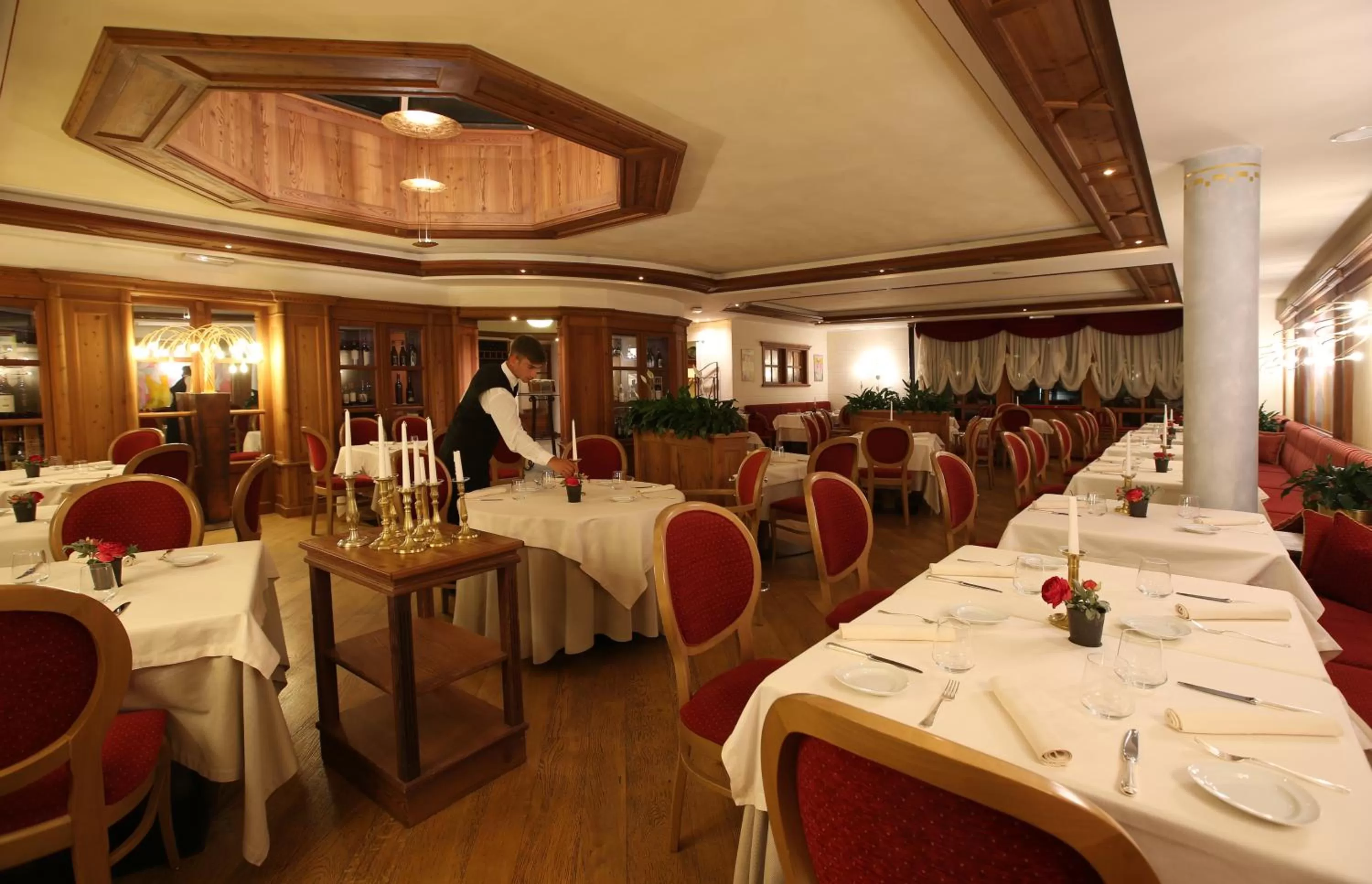 Restaurant/places to eat in Alpen Suite Hotel