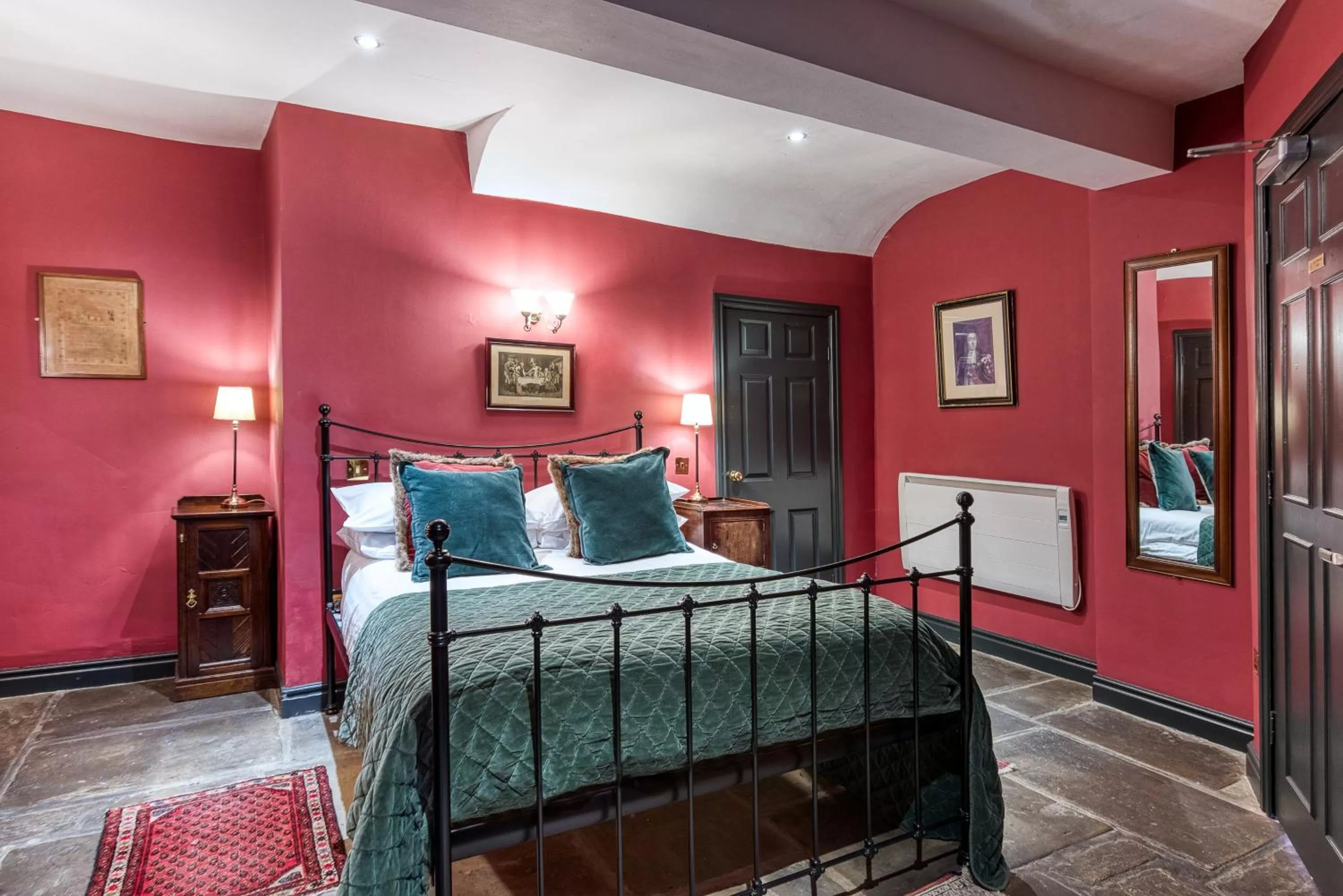 Bed in Guy Fawkes Inn