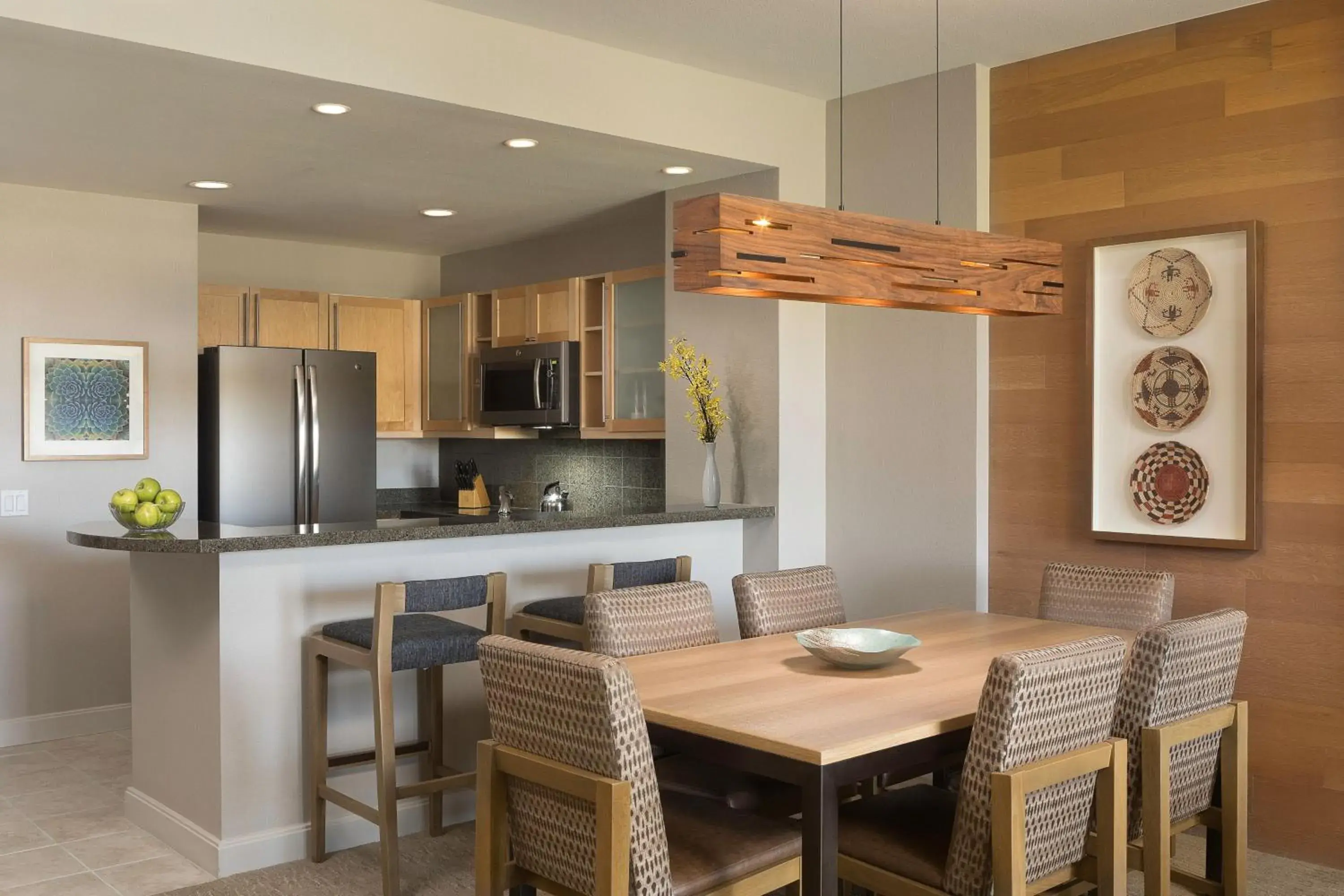 Kitchen or kitchenette, Dining Area in The Westin Kierland Villas, Scottsdale