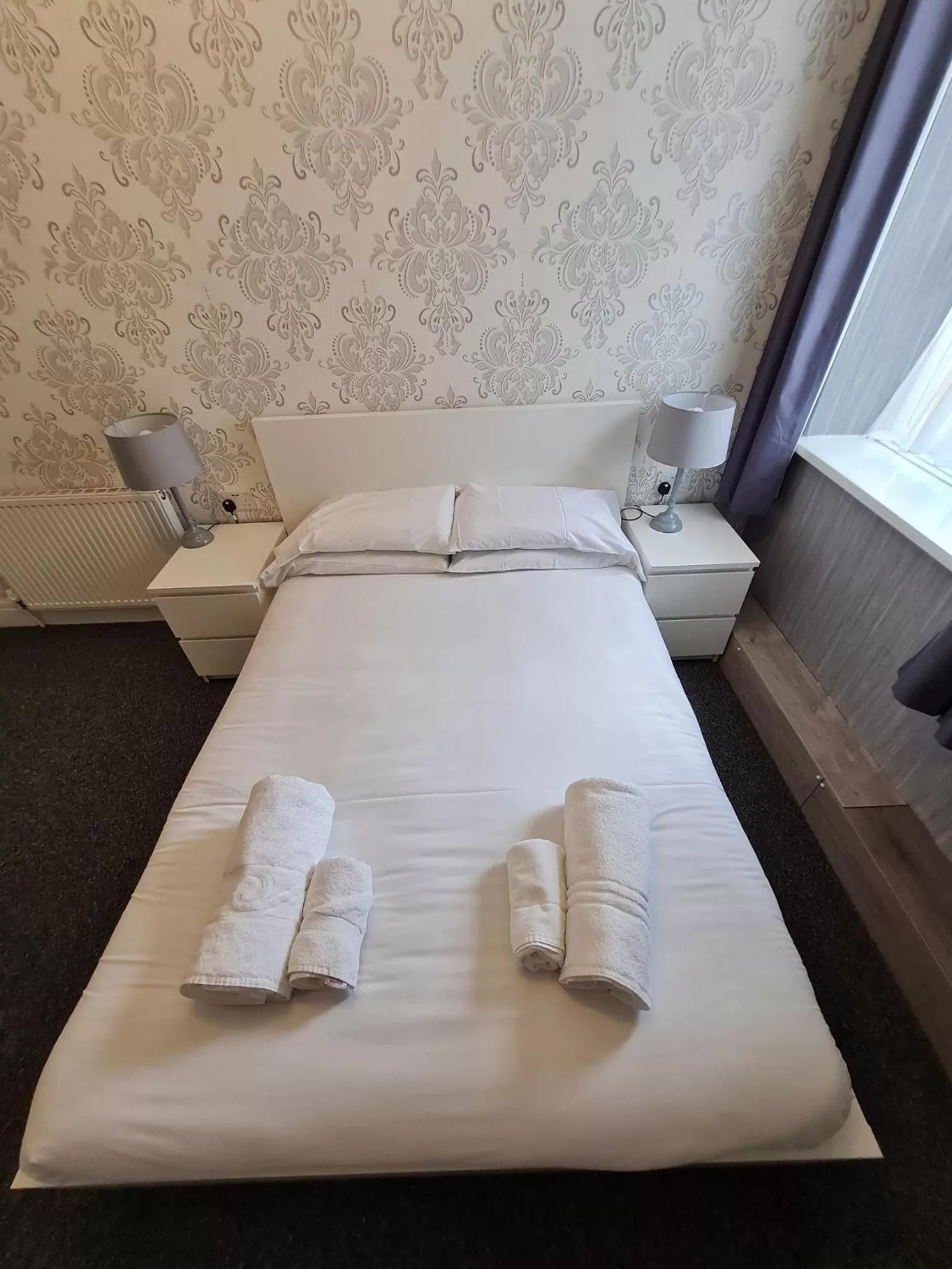 Bedroom, Bed in Queens Plaza Hotel