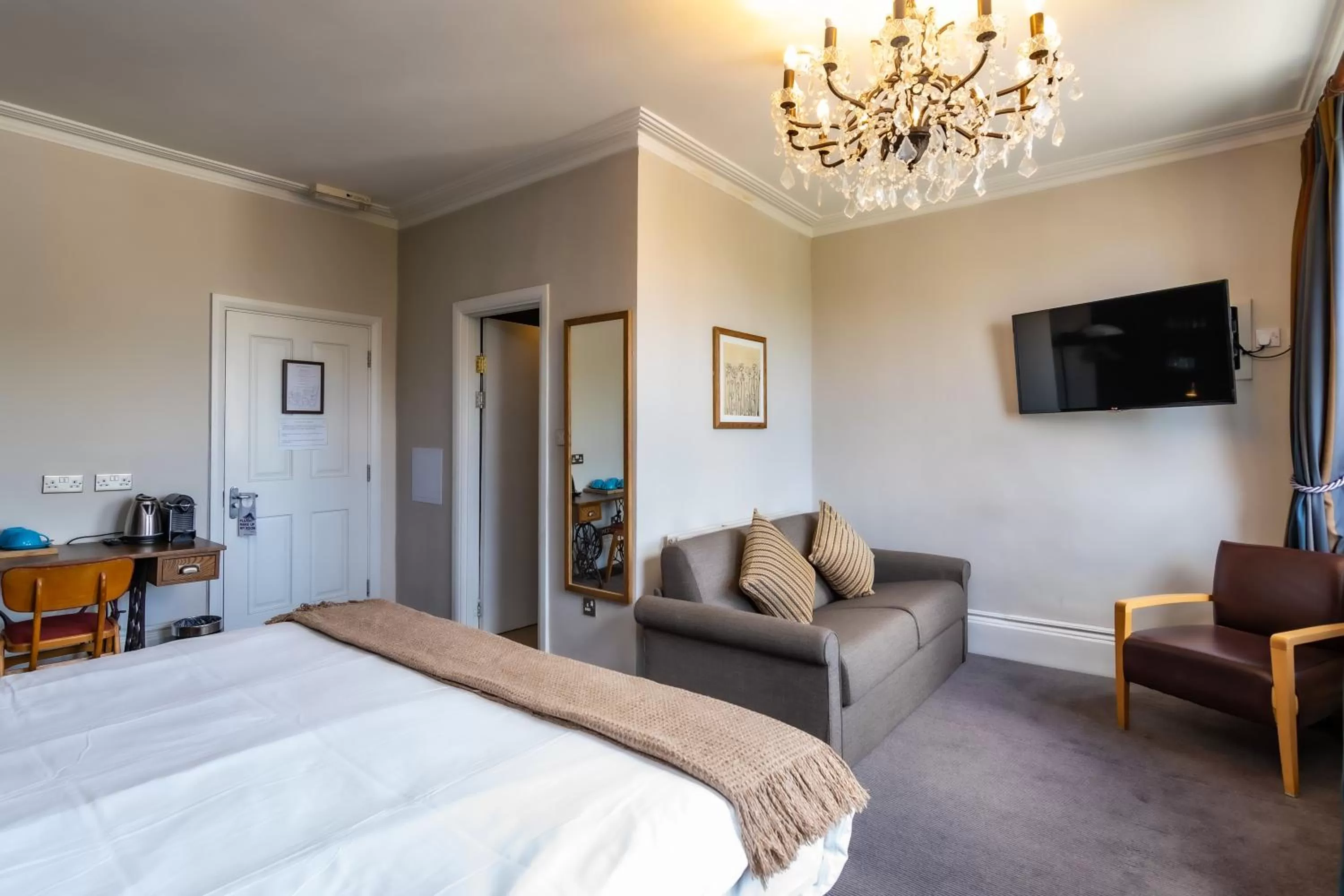 Bed in Kew Gardens Hotel